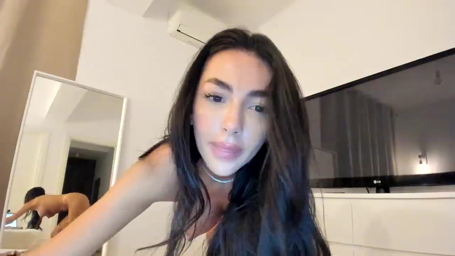 Gallery image thumbnail from Joyxs's myfreecams stream on, 04/04/2024, 23:11 image 11 of 20