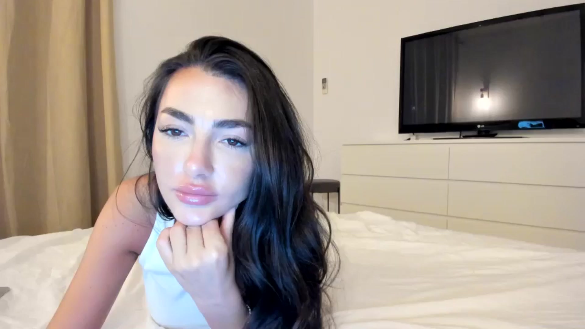 Gallery image thumbnail from Joyxs's myfreecams stream on, 05/16/2024, 24:03 image 3 of 20