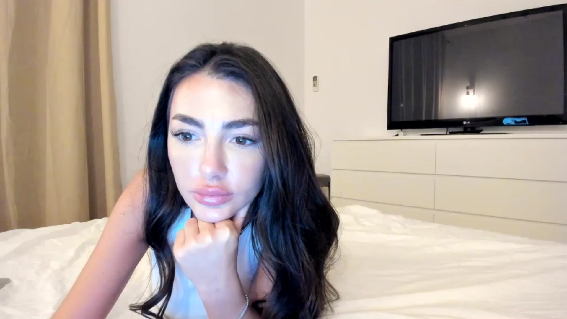 Gallery image thumbnail from Joyxs's myfreecams stream on, 05/16/2024, 24:03 image 2 of 20