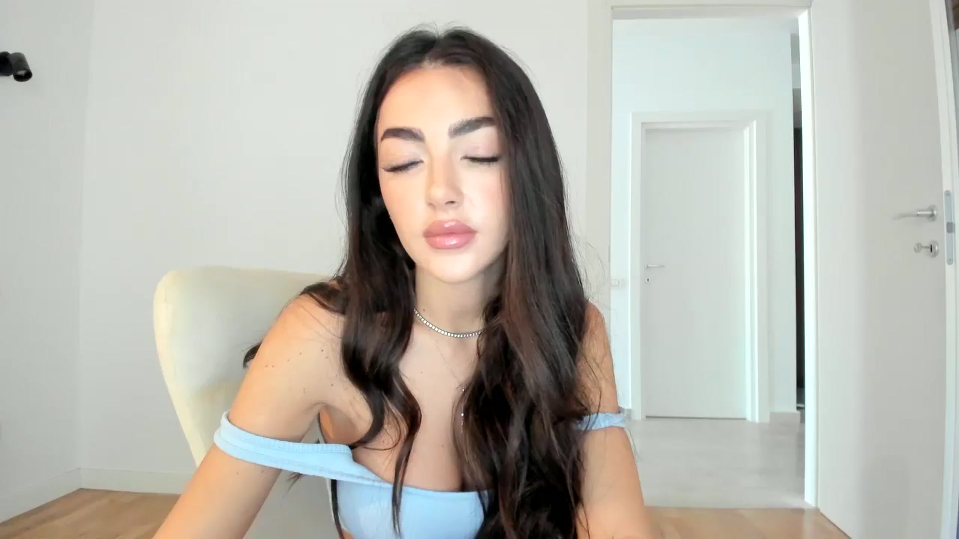 Gallery image thumbnail from Joyxs's myfreecams stream on, 10/17/2024, 10:11 image 17 of 20