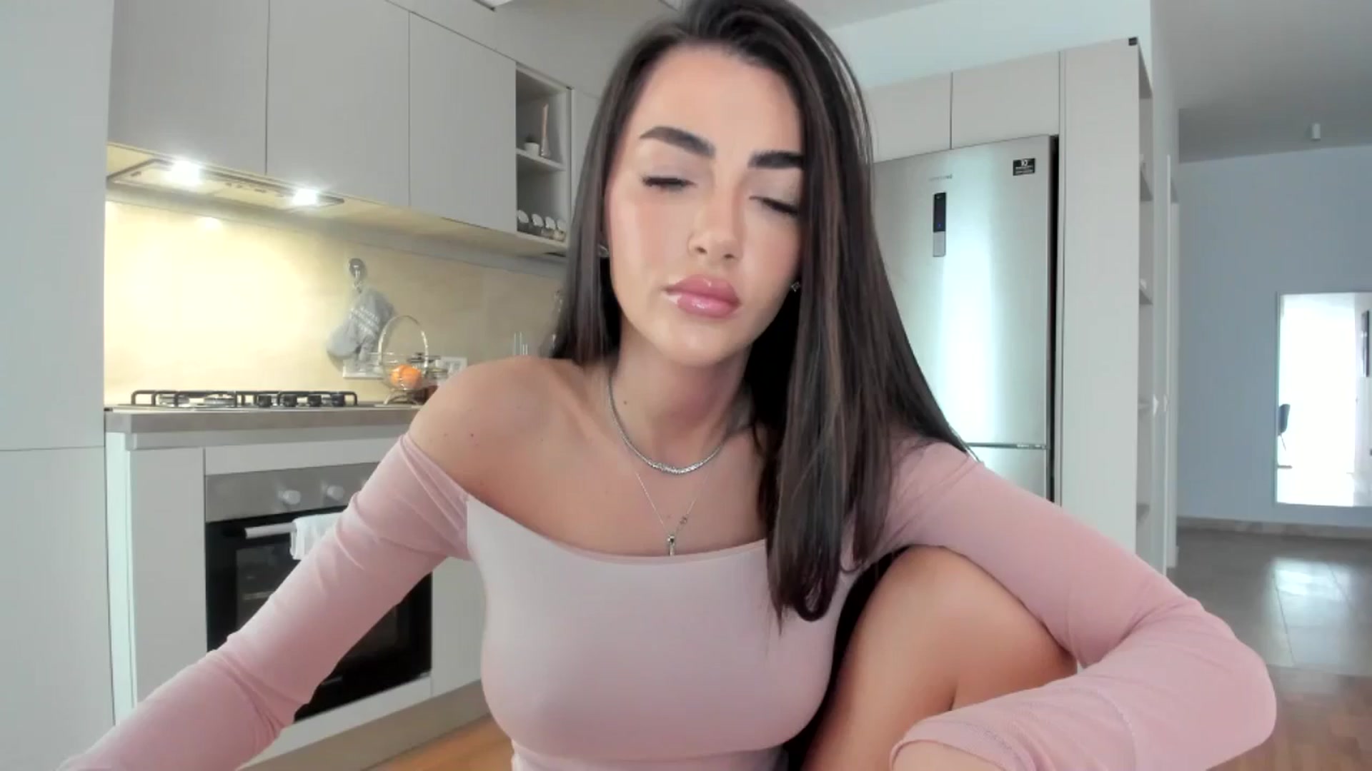 Gallery image thumbnail from Joyxs's myfreecams stream on, 11/13/2024, 12:18 image 9 of 20