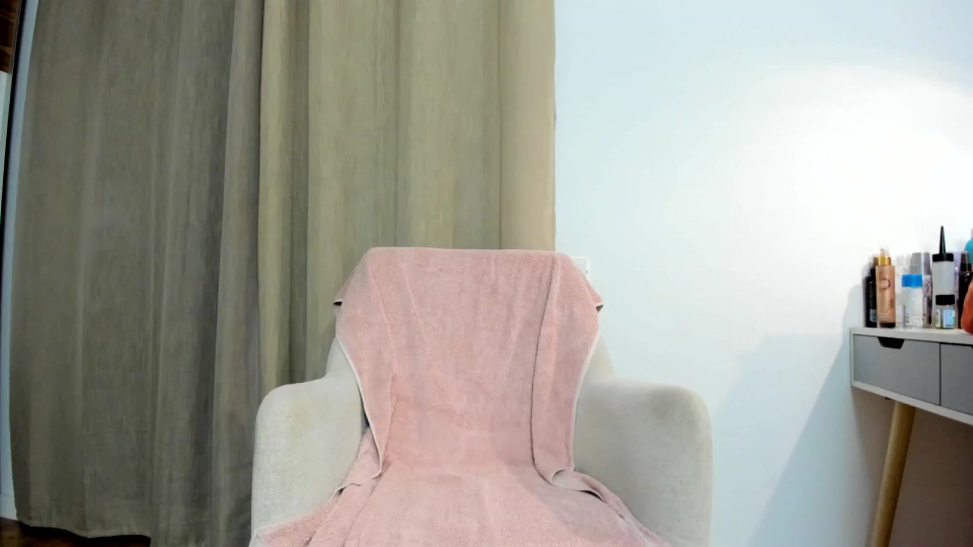Gallery image thumbnail from Joyxs's myfreecams stream on, 07/20/2025, 24:21 image 7 of 20