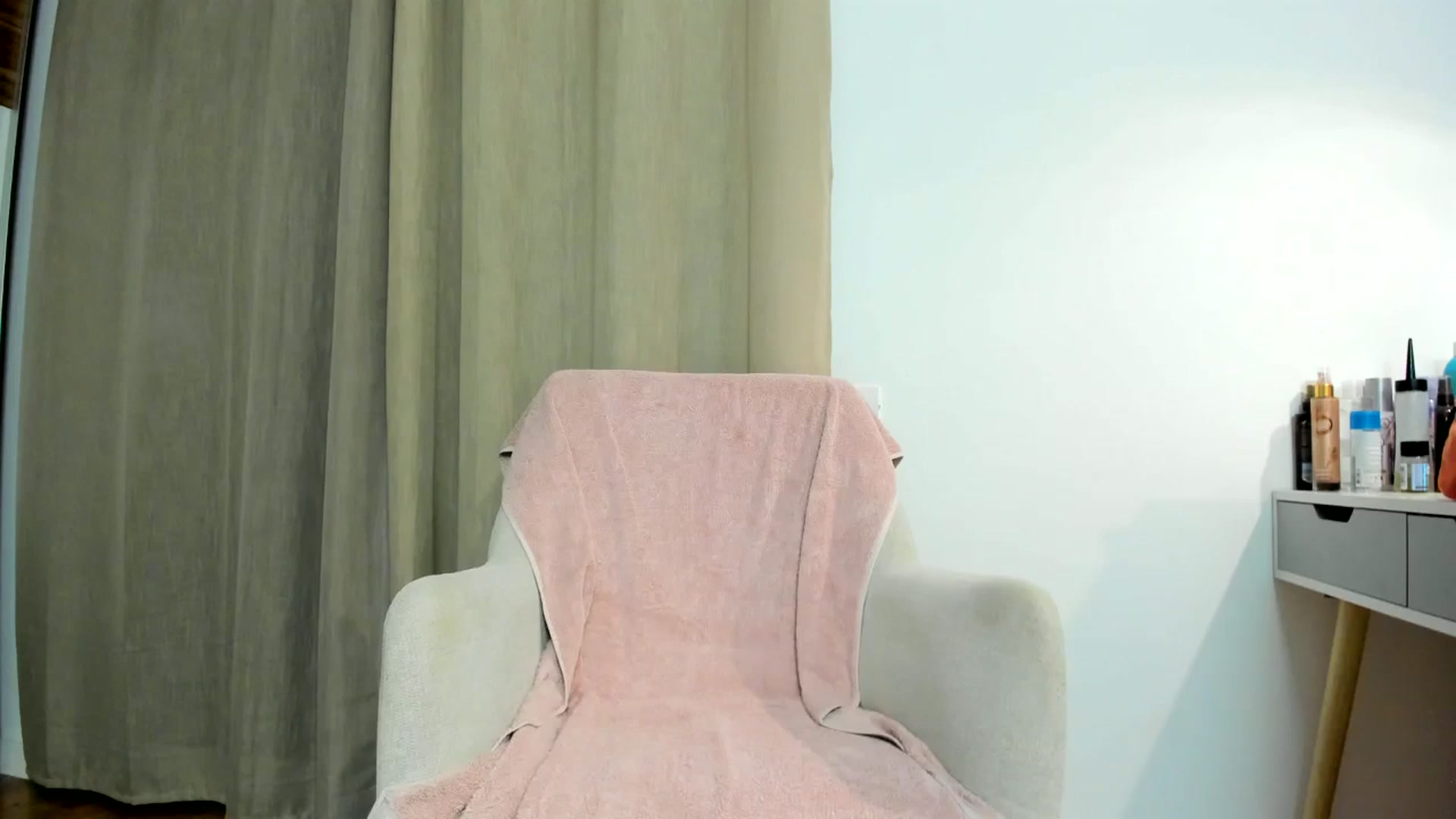 Gallery image thumbnail from Joyxs's myfreecams stream on, 07/20/2025, 24:21 image 6 of 20