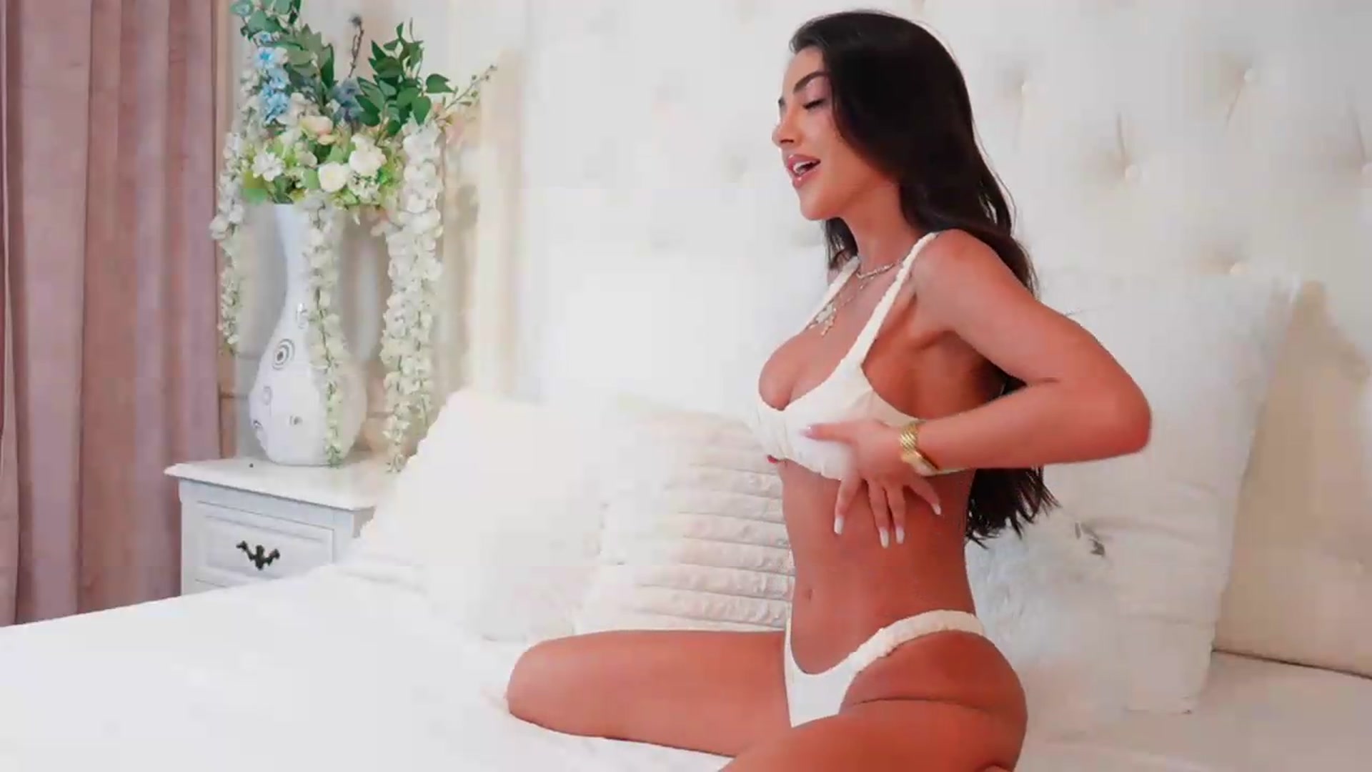 Gallery image thumbnail from Joyxs's myfreecams stream on, 08/28/2026, 20:33 image 10 of 20