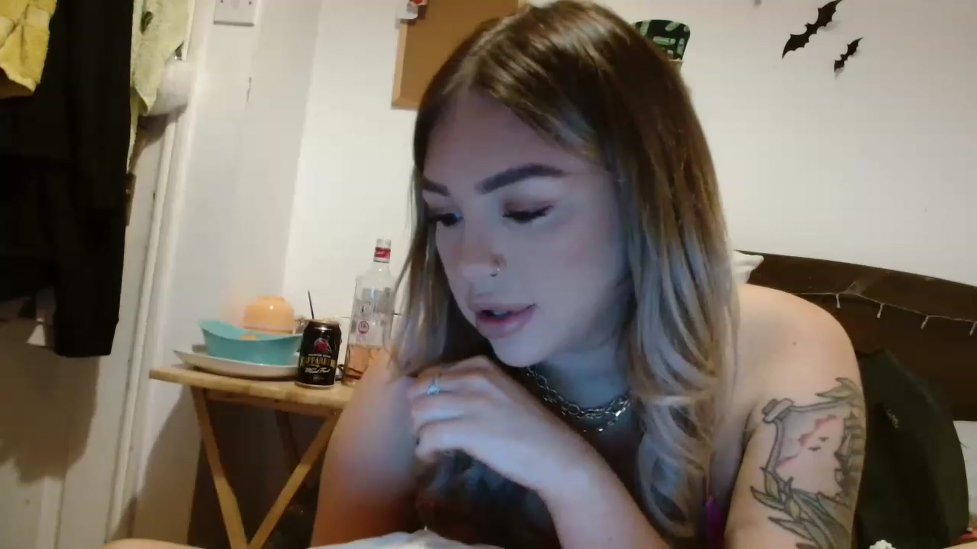 Gallery image thumbnail from Joyybluee1's myfreecams stream on, 11/26/2022, 22:22 image 14 of 20