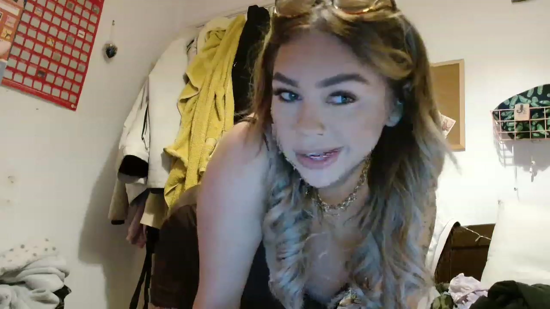Gallery image thumbnail from Joyybluee1's myfreecams stream on, 11/26/2022, 22:32 image 16 of 20