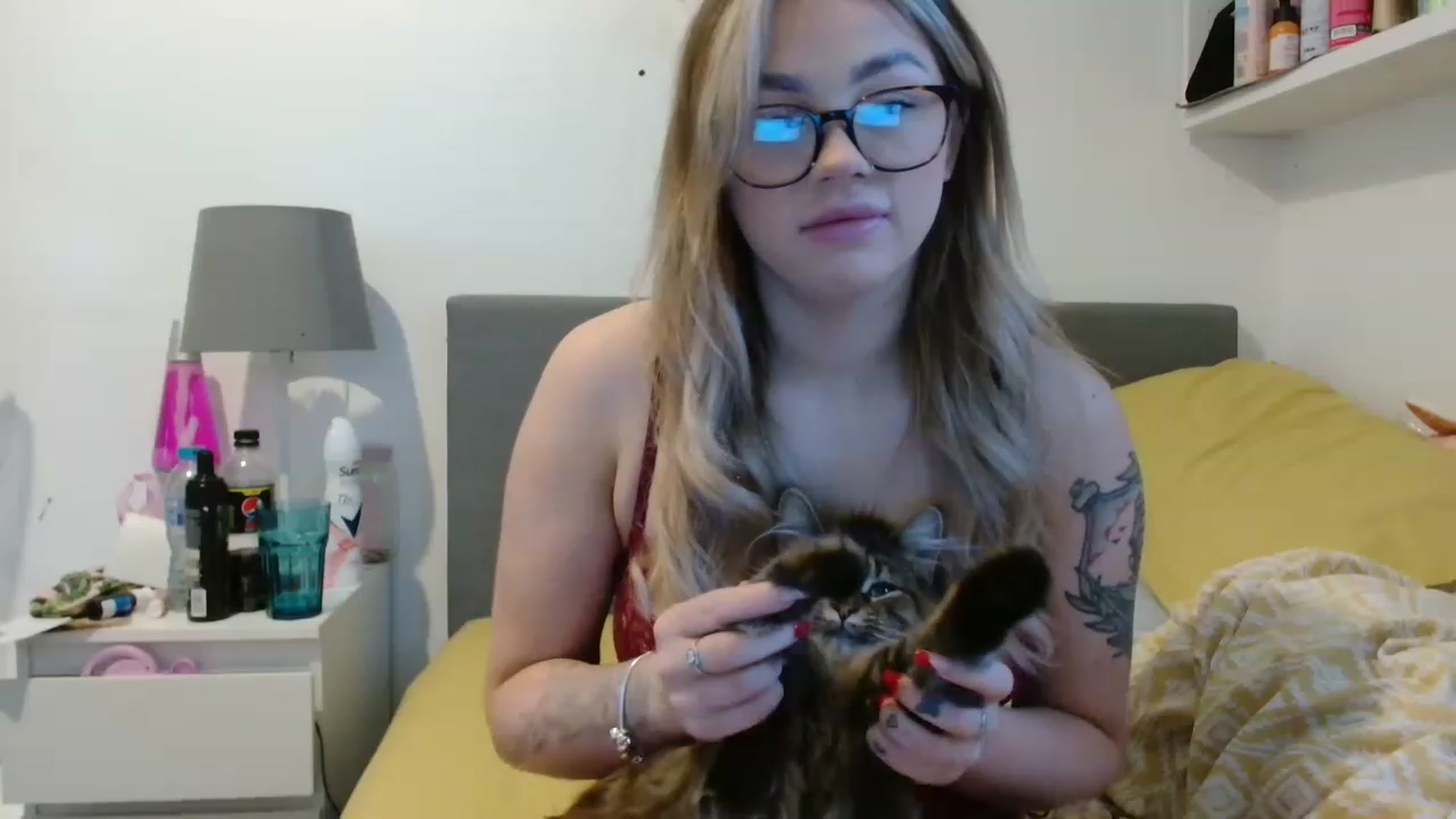 Gallery image thumbnail from Joyybluee1's myfreecams stream on, 01/03/2023, 11:36 image 16 of 20