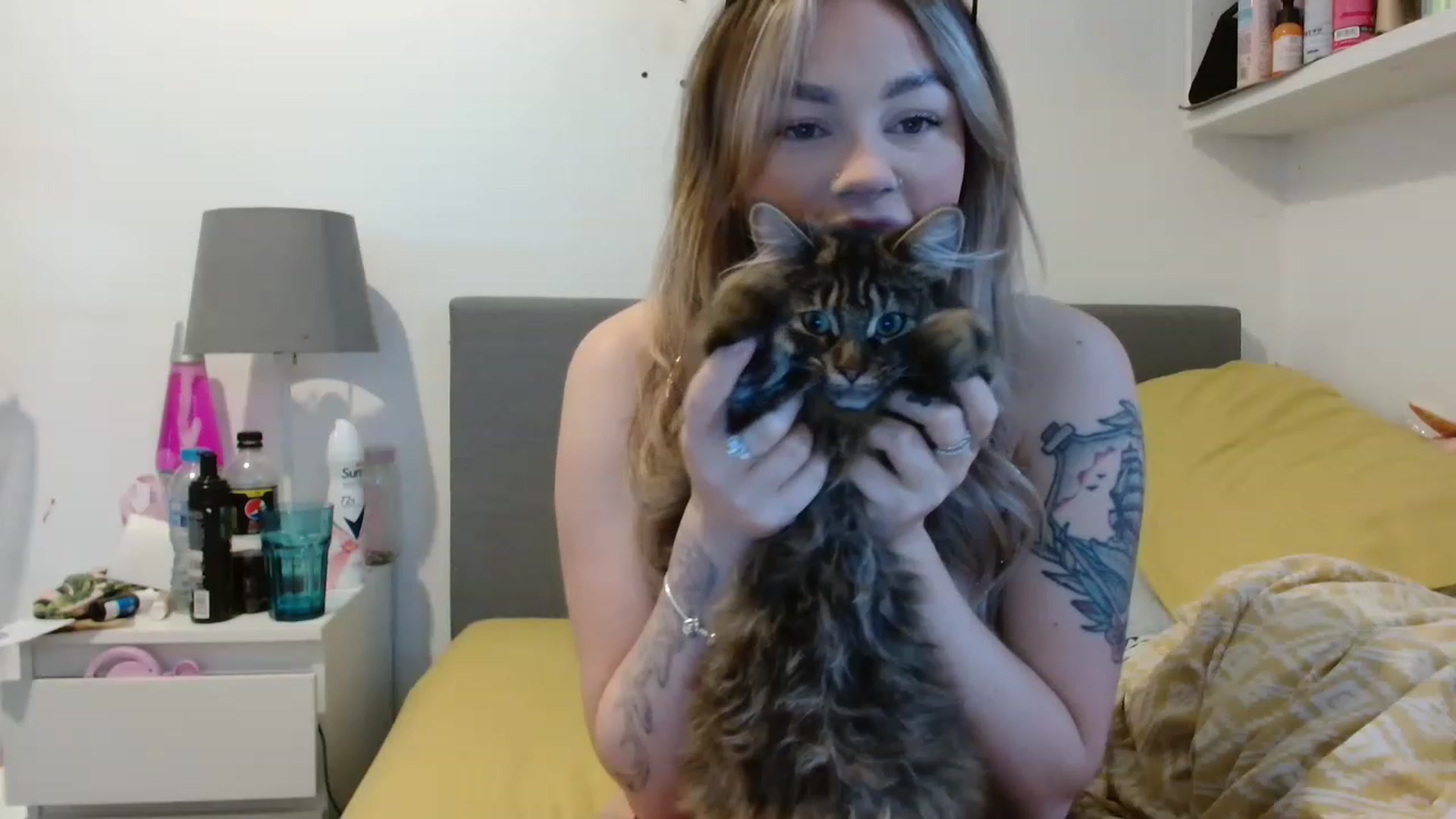 Gallery image thumbnail from Joyybluee1's myfreecams stream on, 01/03/2023, 11:36 image 8 of 20