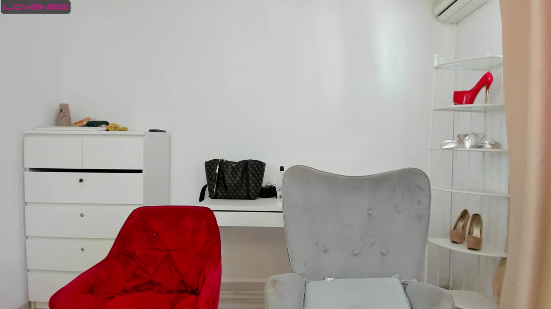 Gallery image thumbnail from JudyReea's myfreecams stream on, 08/12/2023, 14:27 image 5 of 20