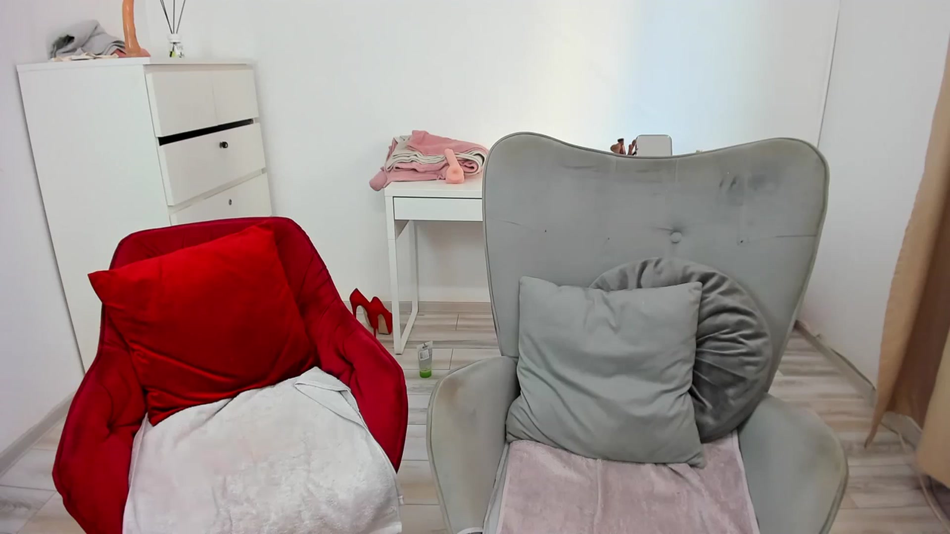 Gallery image thumbnail from JudyReea's myfreecams stream on, 10/10/2023, 15:23 image 7 of 20