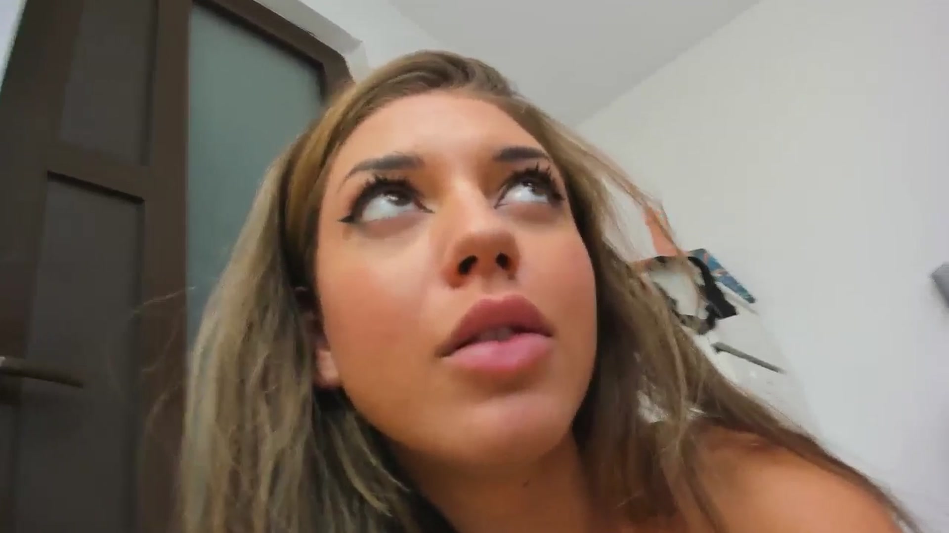 Gallery image thumbnail from JudyReea's myfreecams stream on, 08/04/2024, 15:21 image 12 of 20