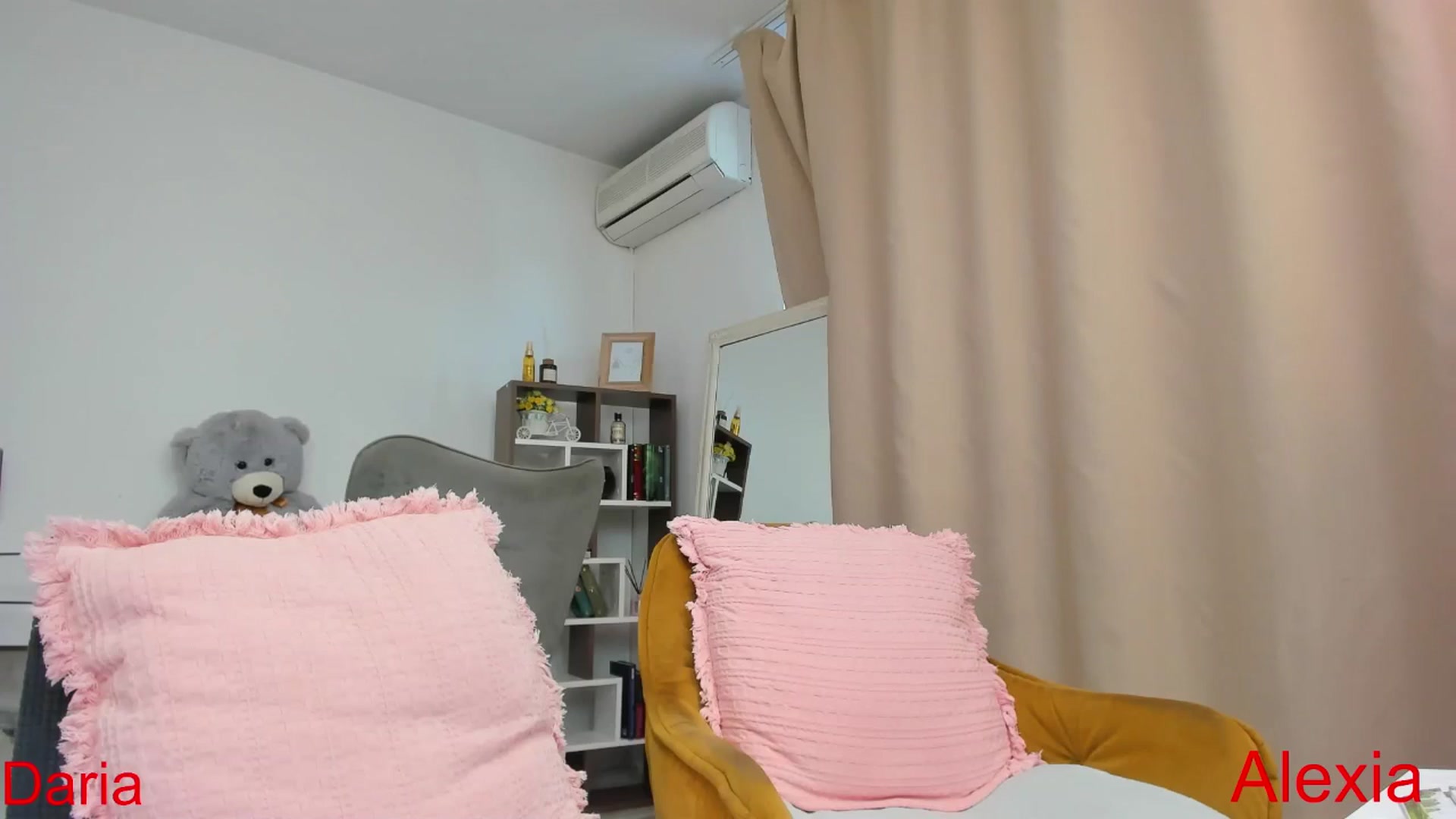 Gallery image thumbnail from JudyReea's myfreecams stream on, 10/20/2024, 10:34 image 14 of 20