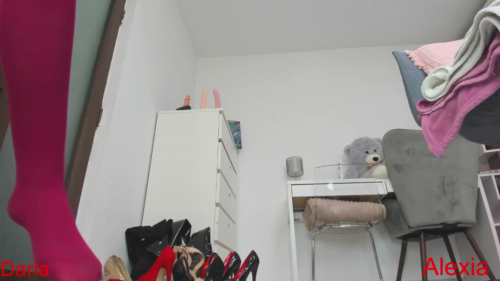 Gallery image thumbnail from JudyReea's myfreecams stream on, 10/26/2024, 14:06 image 11 of 20