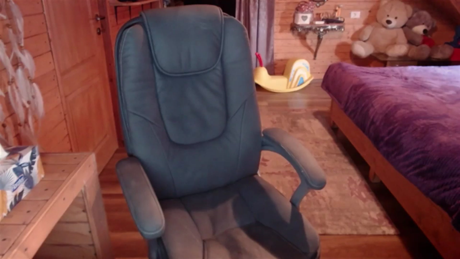Gallery image thumbnail from JuicyBomb's myfreecams stream on, 04/22/2026, 11:27 image 9 of 20