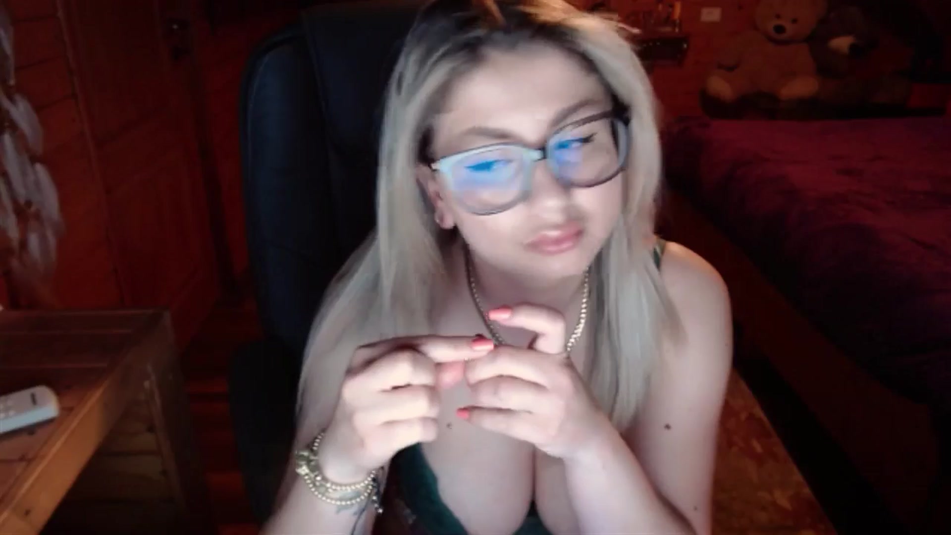 Gallery image thumbnail from JuicyBomb's myfreecams stream on, 05/05/2026, 10:33 image 9 of 20