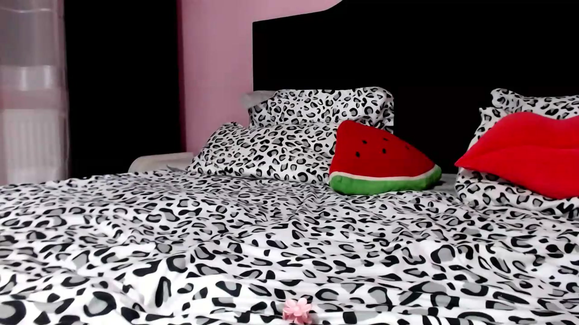 Gallery image thumbnail from JuicyBomb's myfreecams stream on, 08/18/2026, 22:12 image 19 of 20