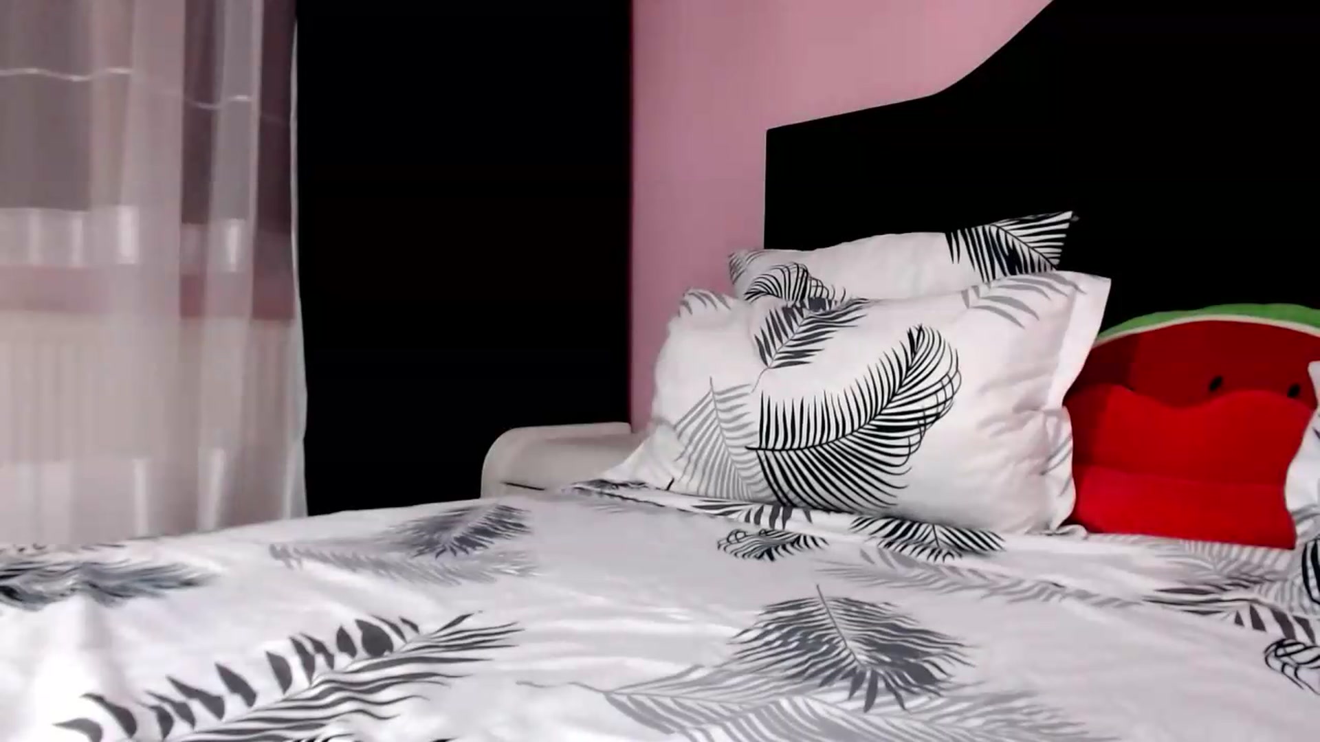 Gallery image thumbnail from JuicyBomb's myfreecams stream on, 08/25/2026, 23:39 image 6 of 20