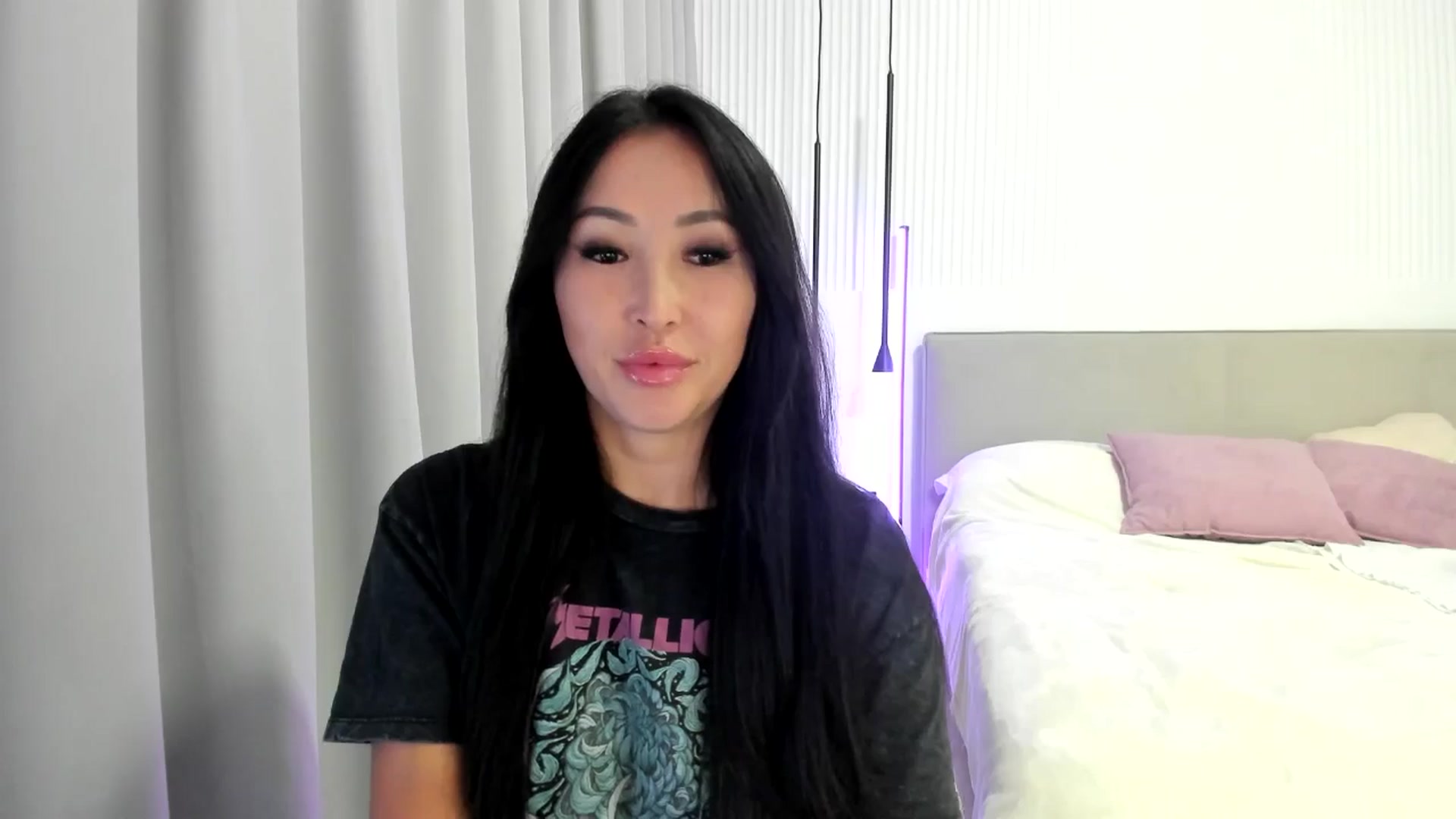 Gallery image thumbnail from JuicyCat's myfreecams stream on, 10/21/2024, 21:13 image 9 of 20