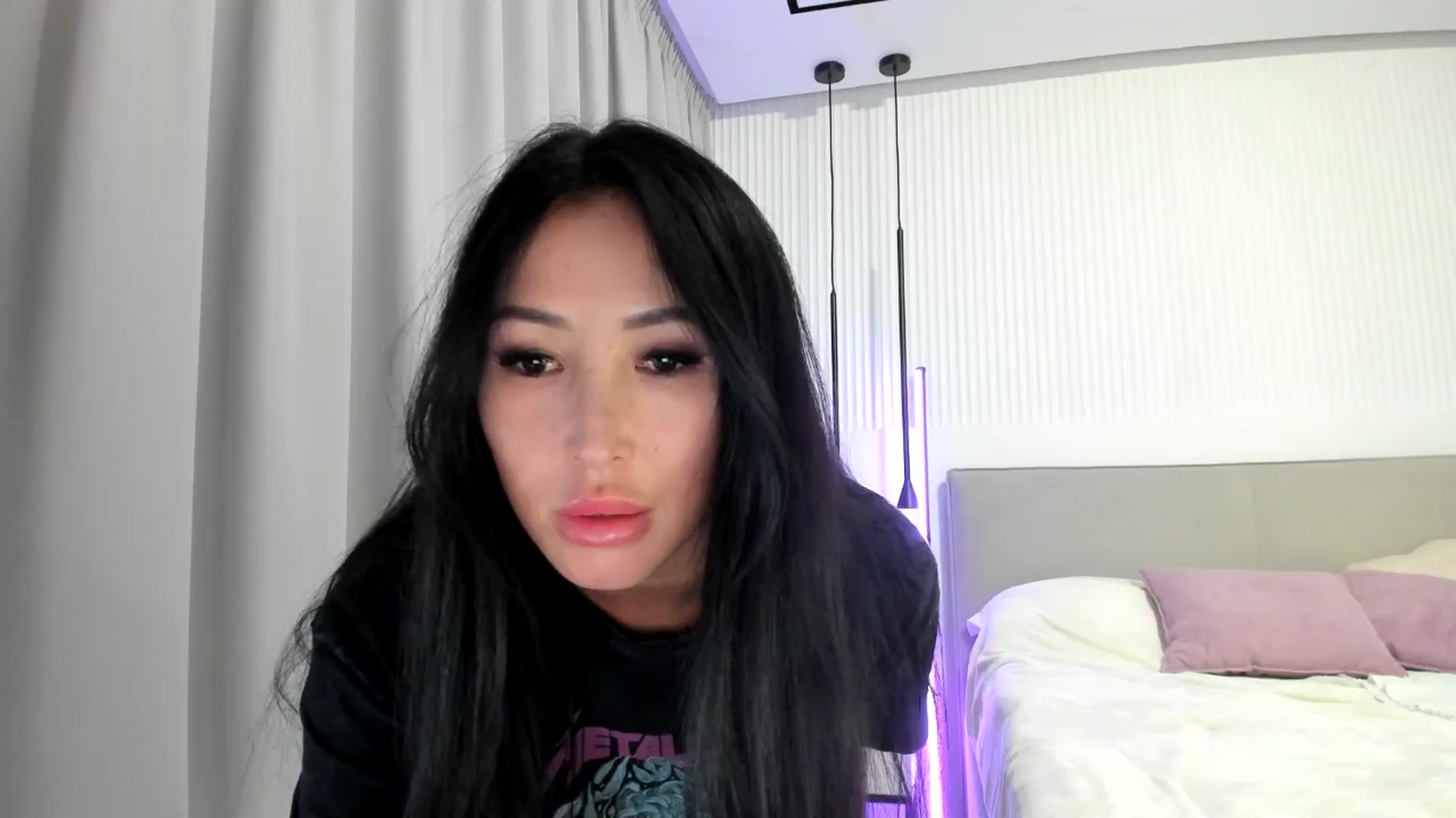 Gallery image thumbnail from JuicyCat's myfreecams stream on, 10/21/2024, 21:13 image 15 of 20