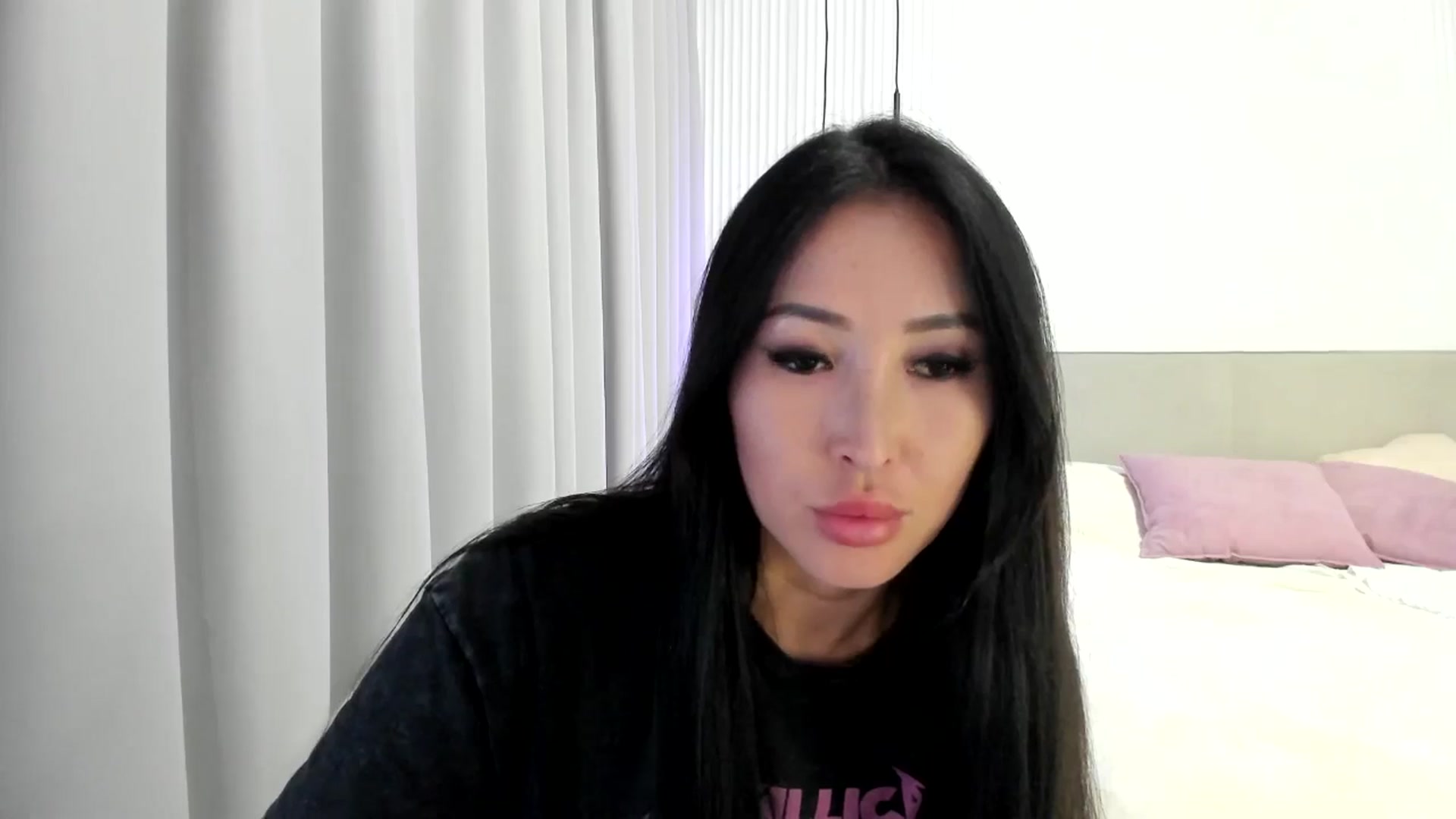 Gallery image thumbnail from JuicyCat's myfreecams stream on, 10/21/2024, 21:13 image 2 of 20