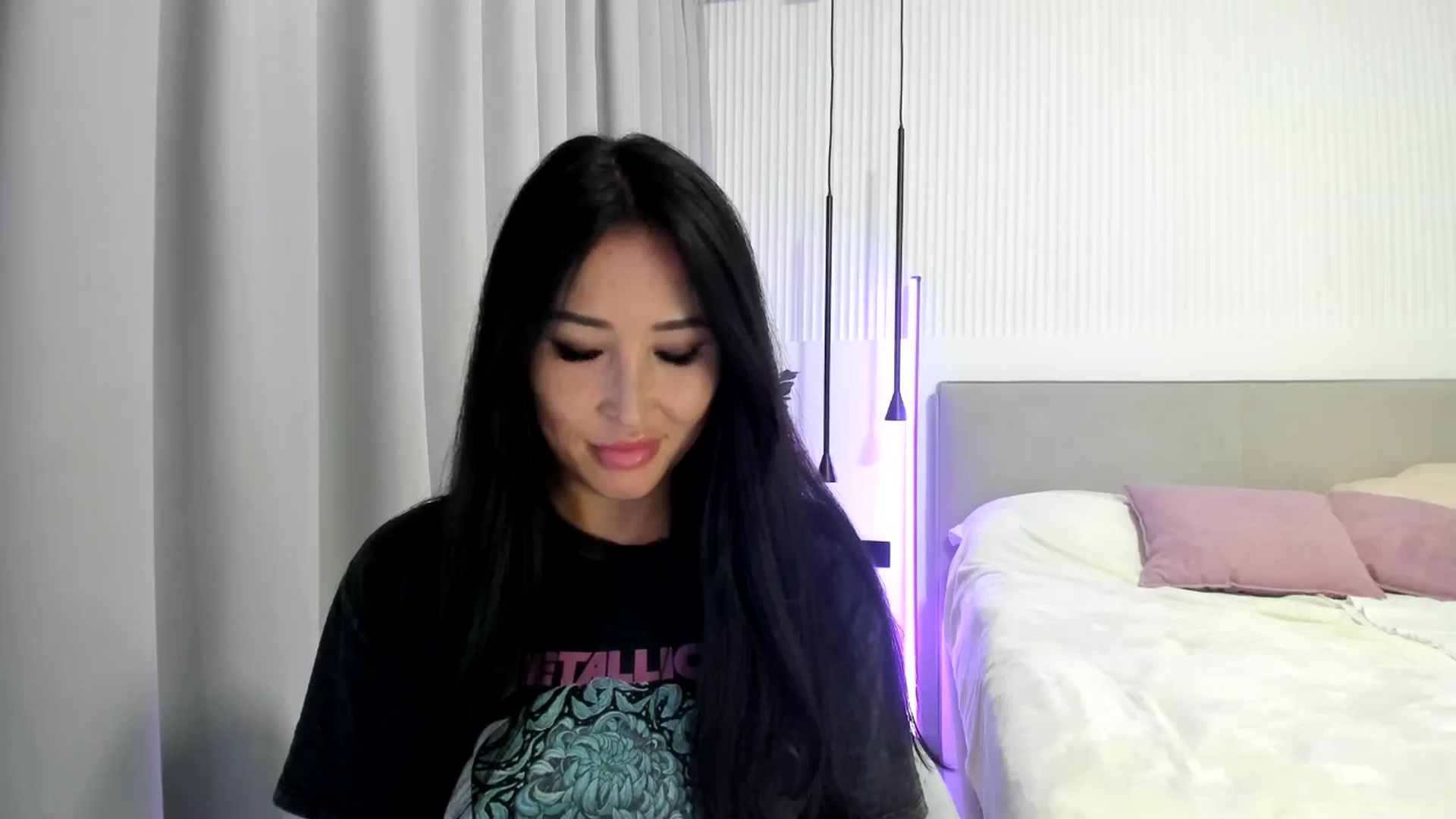 Gallery image thumbnail from JuicyCat's myfreecams stream on, 10/21/2024, 21:13 image 12 of 20