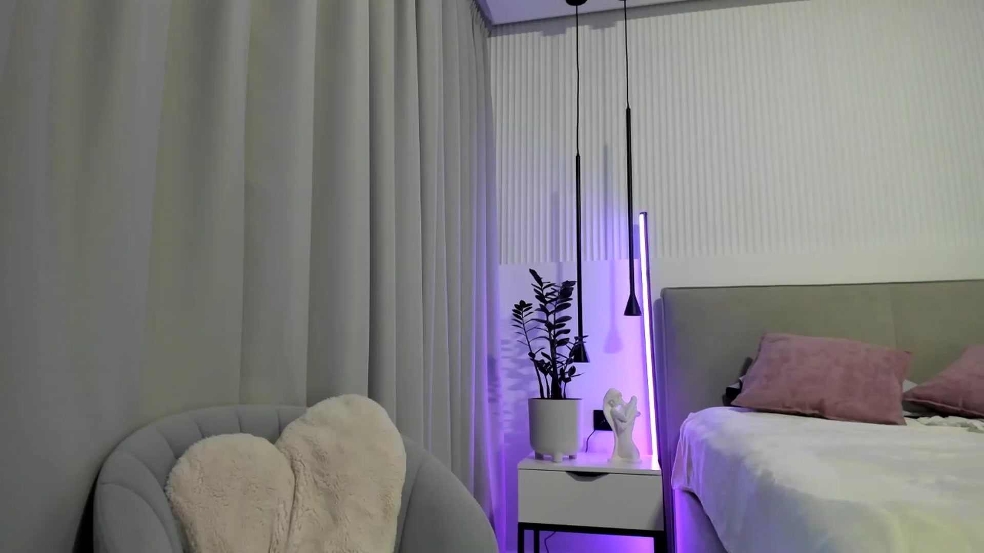 Gallery image thumbnail from JuicyCat's myfreecams stream on, 10/23/2024, 20:49 image 1 of 20