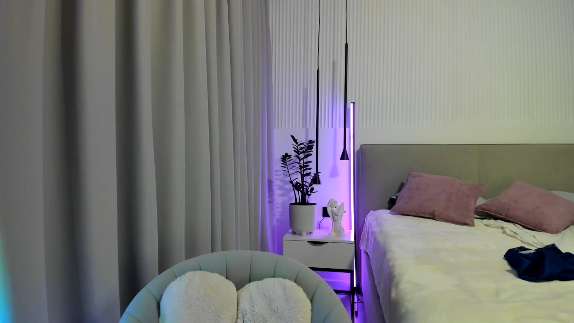 Gallery image thumbnail from JuicyCat's myfreecams stream on, 10/23/2024, 23:04 image 3 of 20