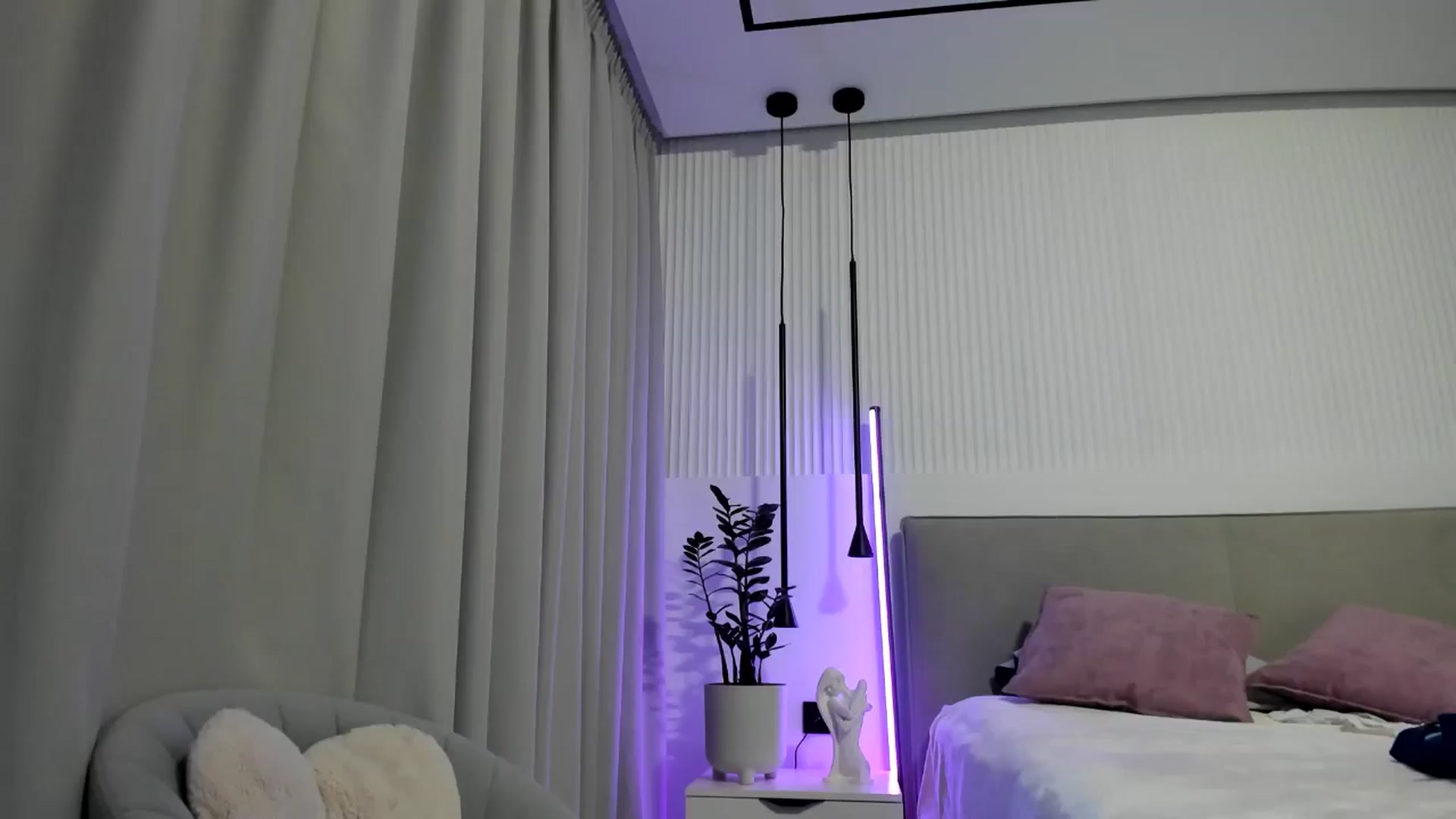 Gallery image thumbnail from JuicyCat's myfreecams stream on, 10/23/2024, 23:04 image 17 of 20