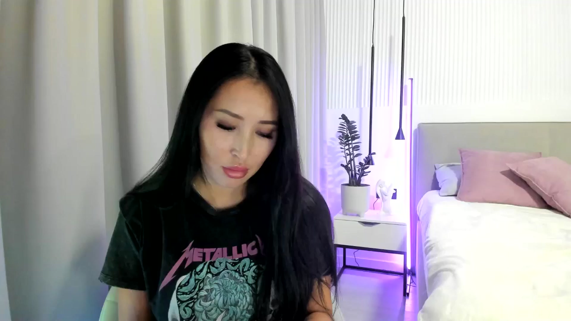 Gallery image thumbnail from JuicyCat's myfreecams stream on, 10/26/2024, 18:49 image 19 of 20