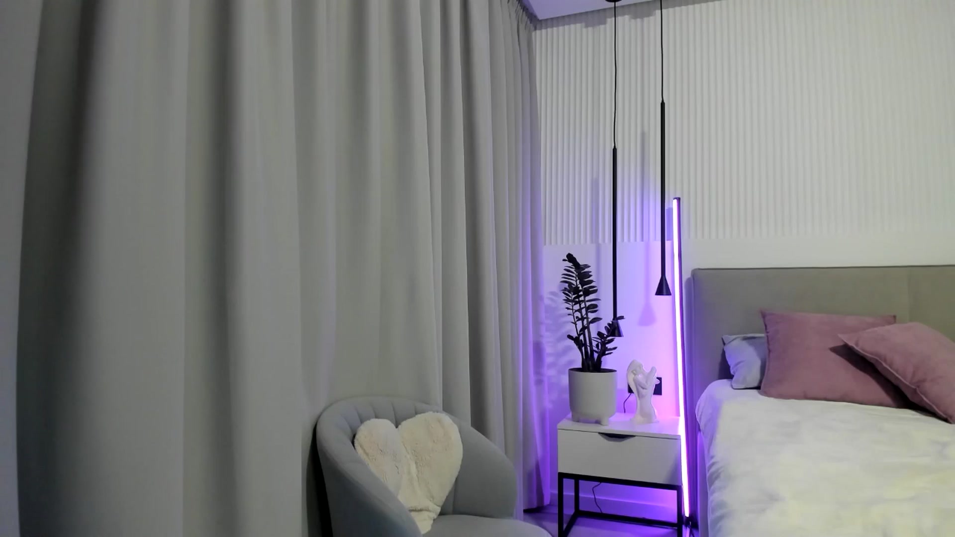 Gallery image thumbnail from JuicyCat's myfreecams stream on, 10/26/2024, 18:49 image 10 of 20