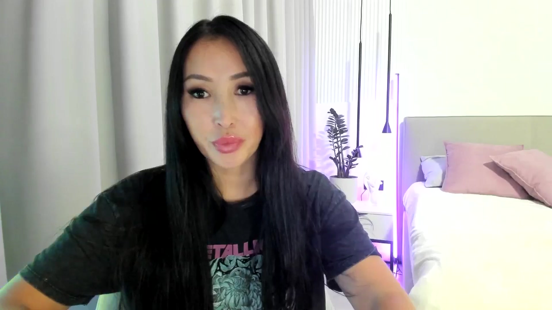 Gallery image thumbnail from JuicyCat's myfreecams stream on, 10/26/2024, 18:49 image 16 of 20