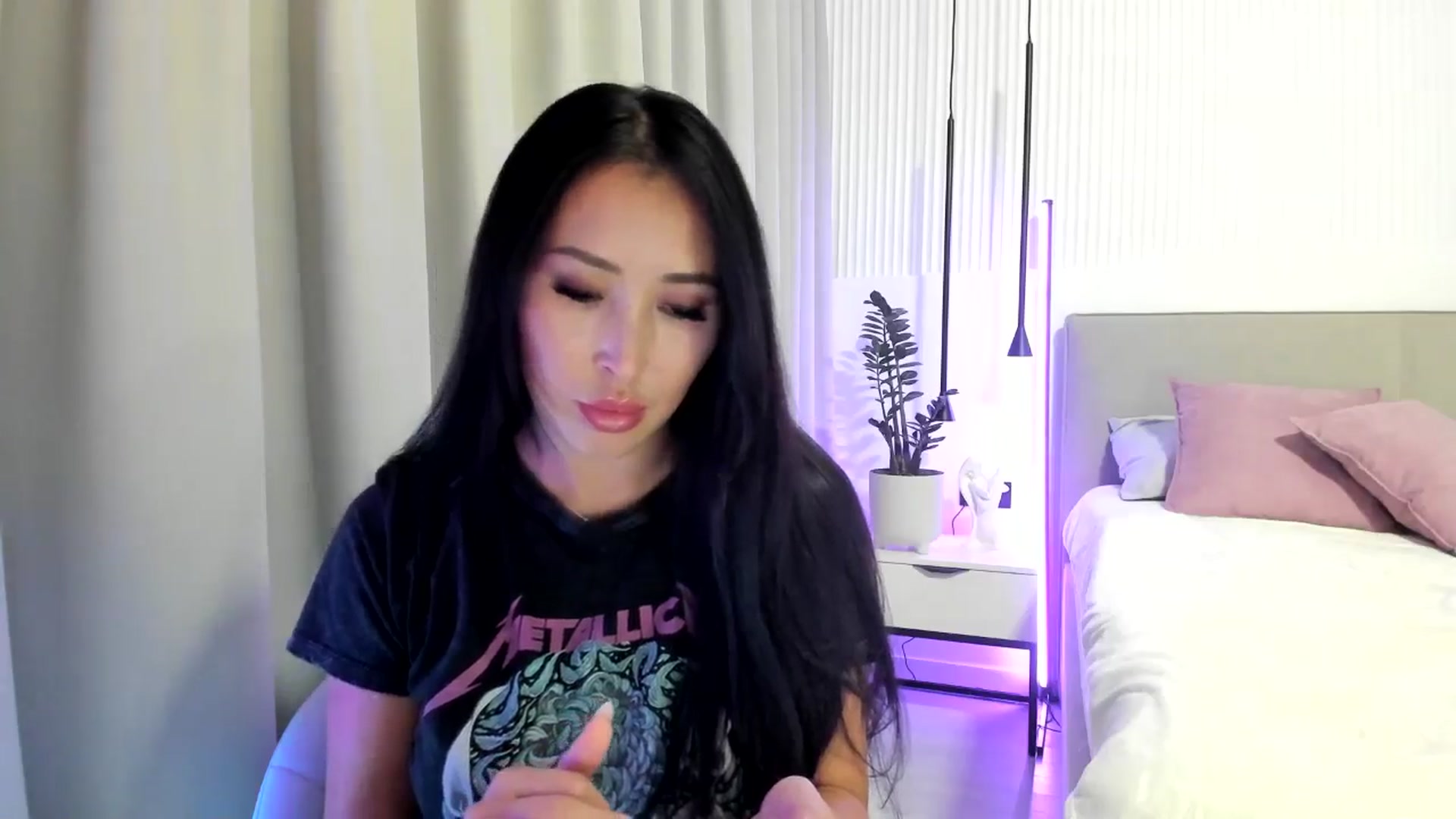 Gallery image thumbnail from JuicyCat's myfreecams stream on, 10/26/2024, 18:49 image 18 of 20