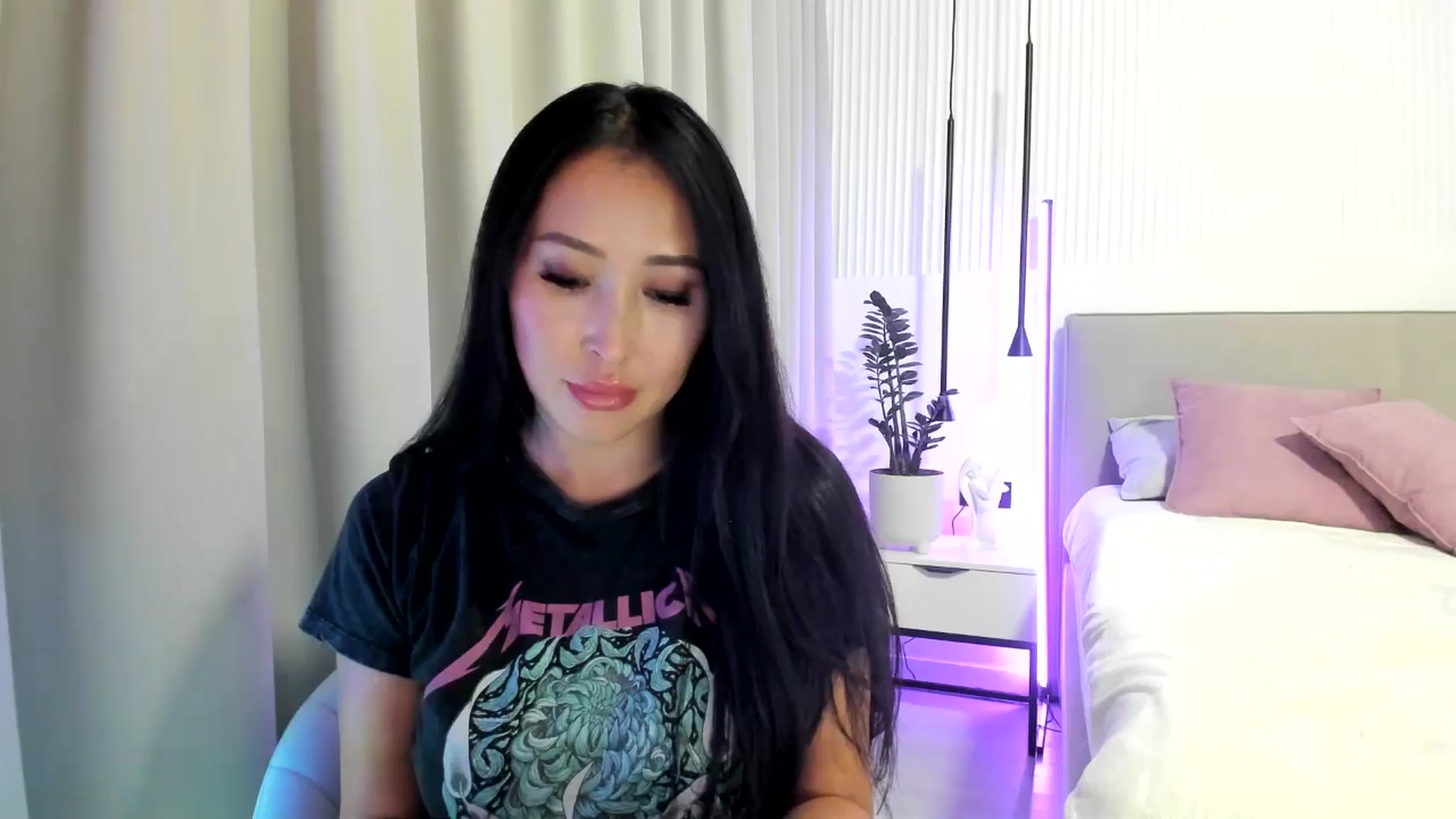 Gallery image thumbnail from JuicyCat's myfreecams stream on, 10/26/2024, 18:49 image 17 of 20