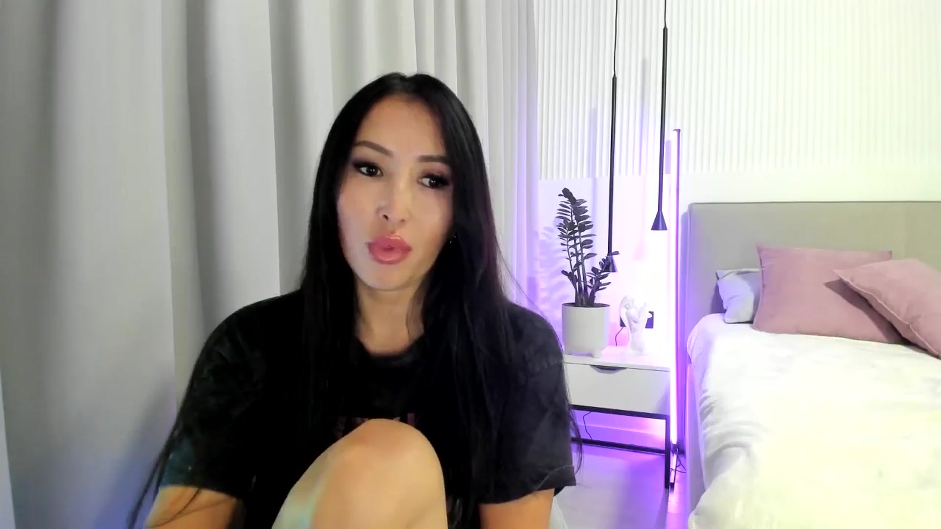 Gallery image thumbnail from JuicyCat's myfreecams stream on, 10/26/2024, 18:49 image 14 of 20