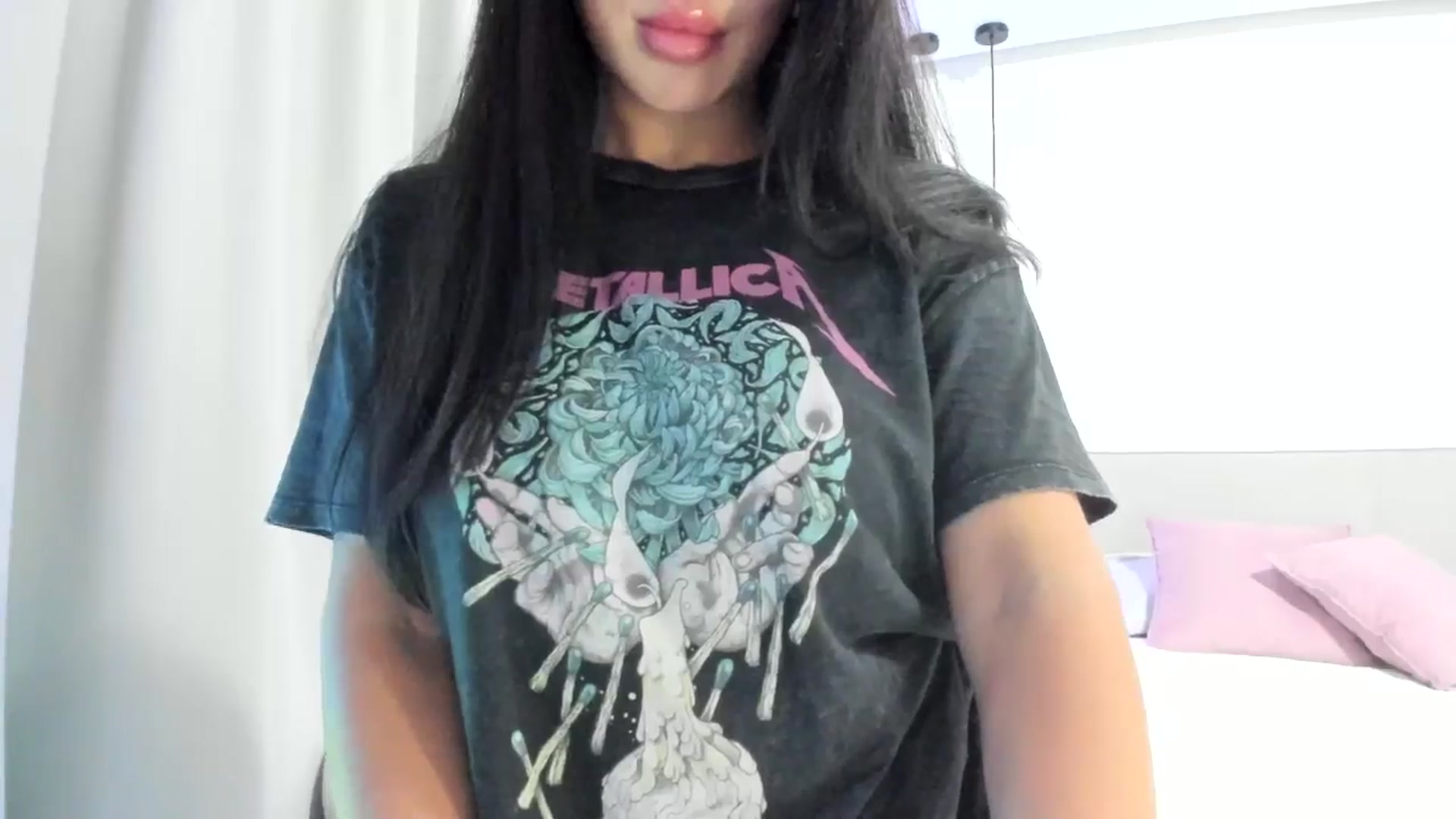 Gallery image thumbnail from JuicyCat's myfreecams stream on, 10/26/2024, 19:38 image 4 of 20