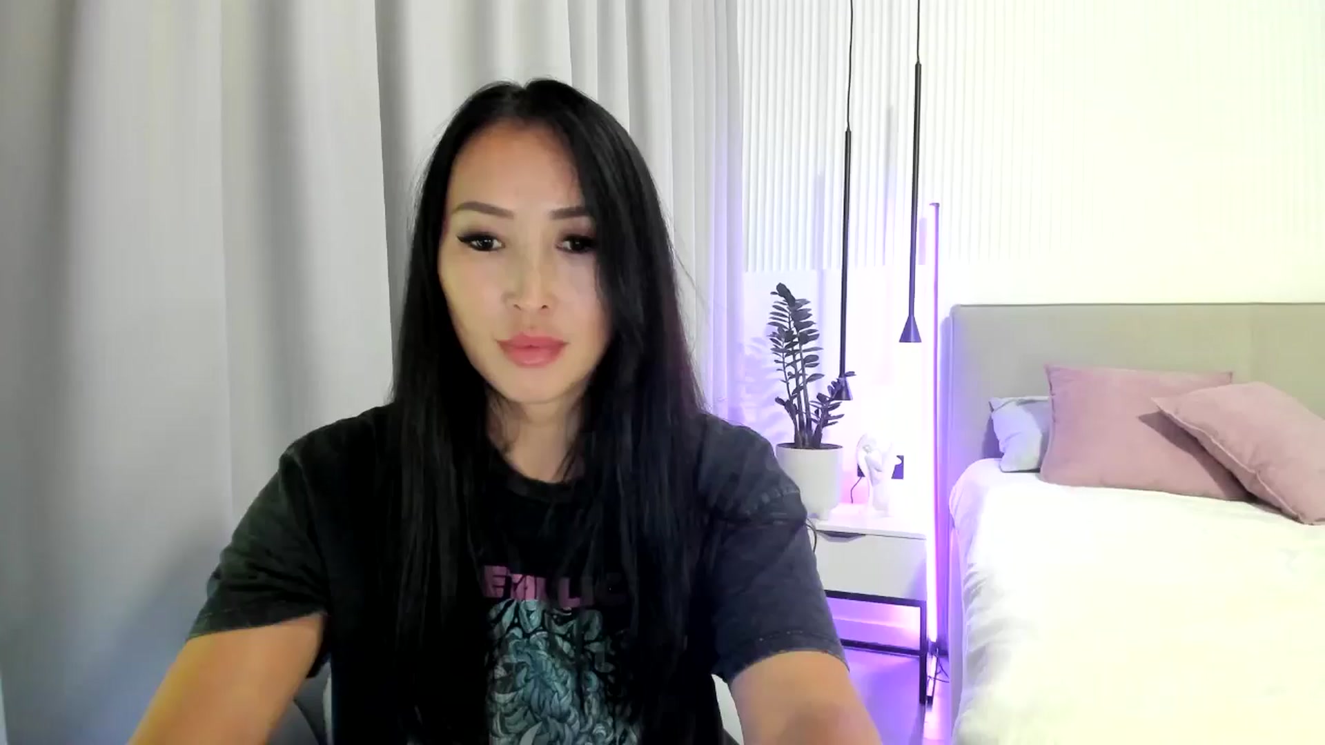 Gallery image thumbnail from JuicyCat's myfreecams stream on, 10/26/2024, 19:38 image 12 of 20
