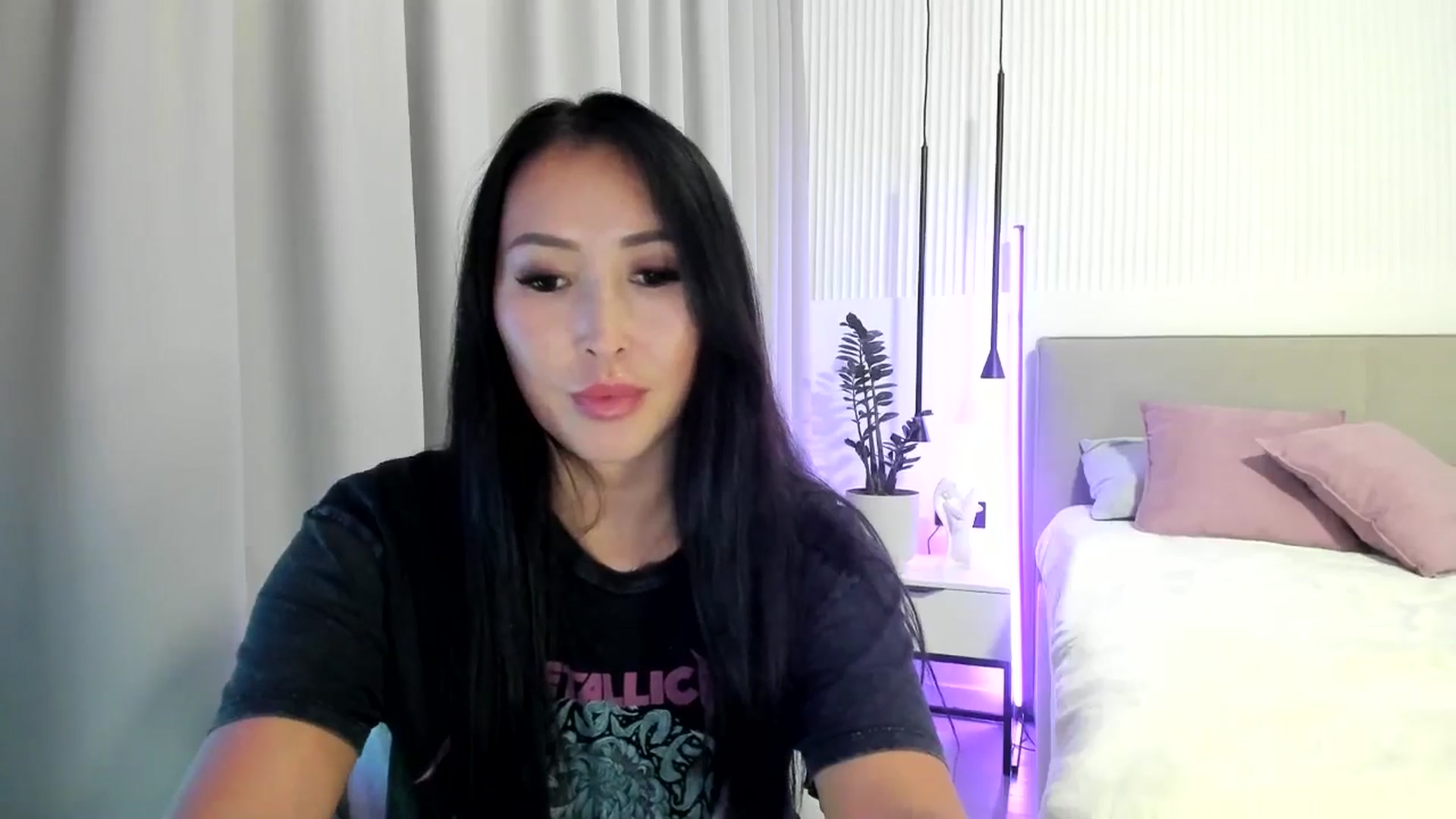 Gallery image thumbnail from JuicyCat's myfreecams stream on, 10/26/2024, 19:38 image 15 of 20