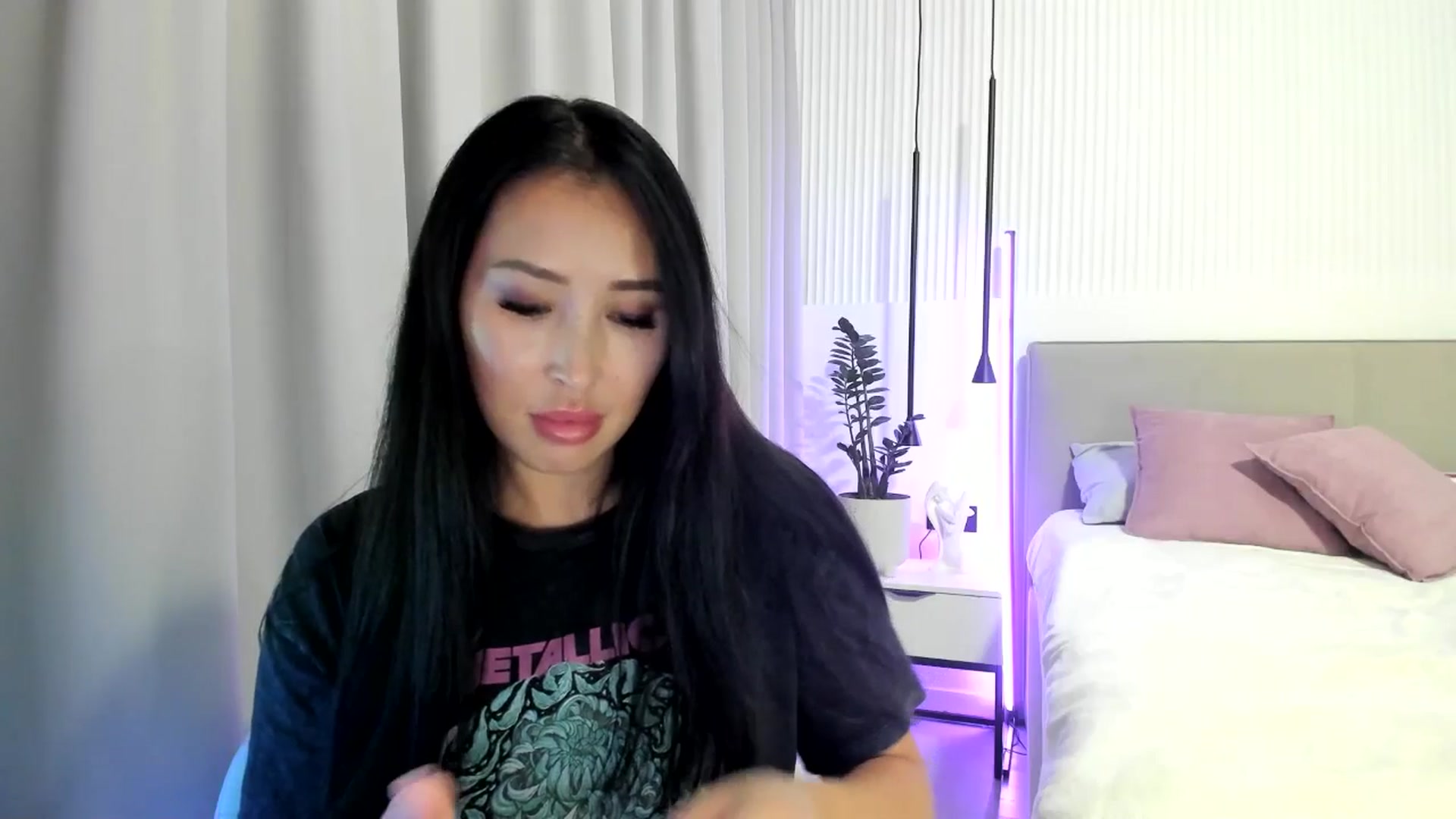 Gallery image thumbnail from JuicyCat's myfreecams stream on, 10/26/2024, 19:38 image 7 of 20