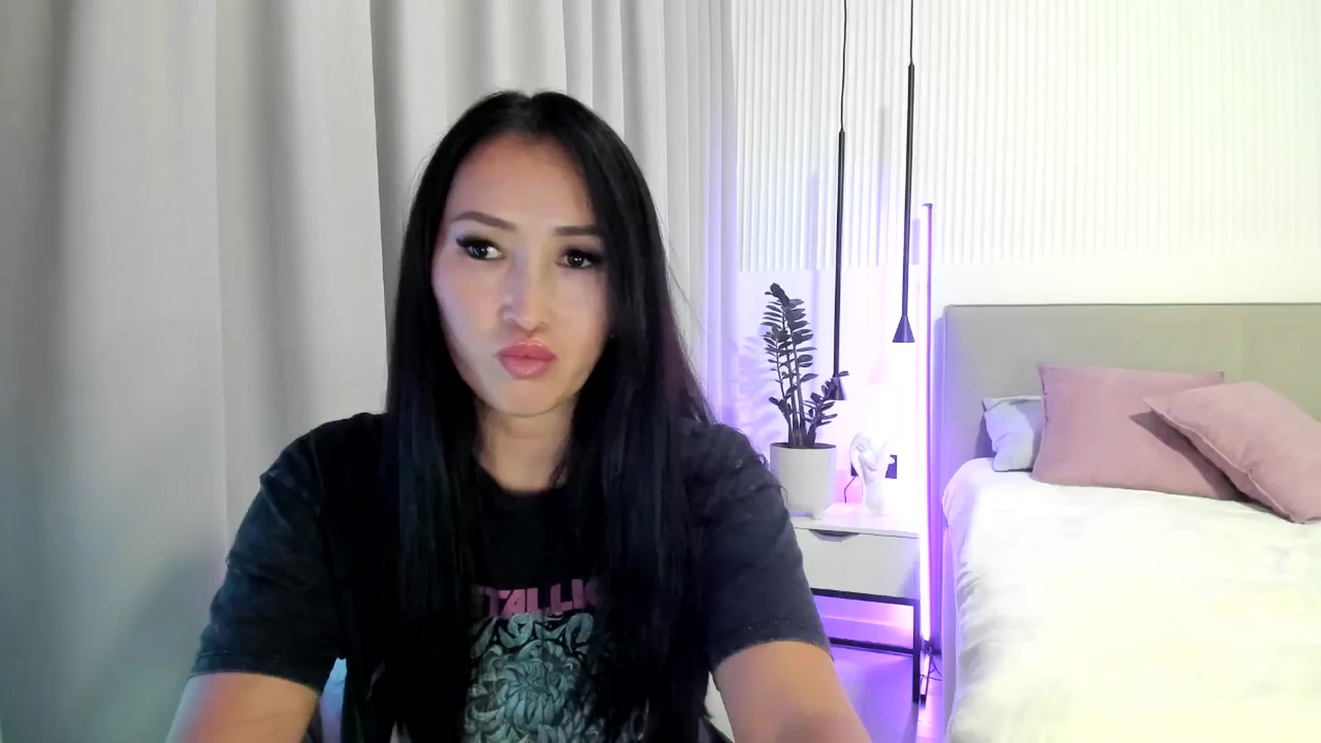 Gallery image thumbnail from JuicyCat's myfreecams stream on, 10/26/2024, 19:38 image 9 of 20