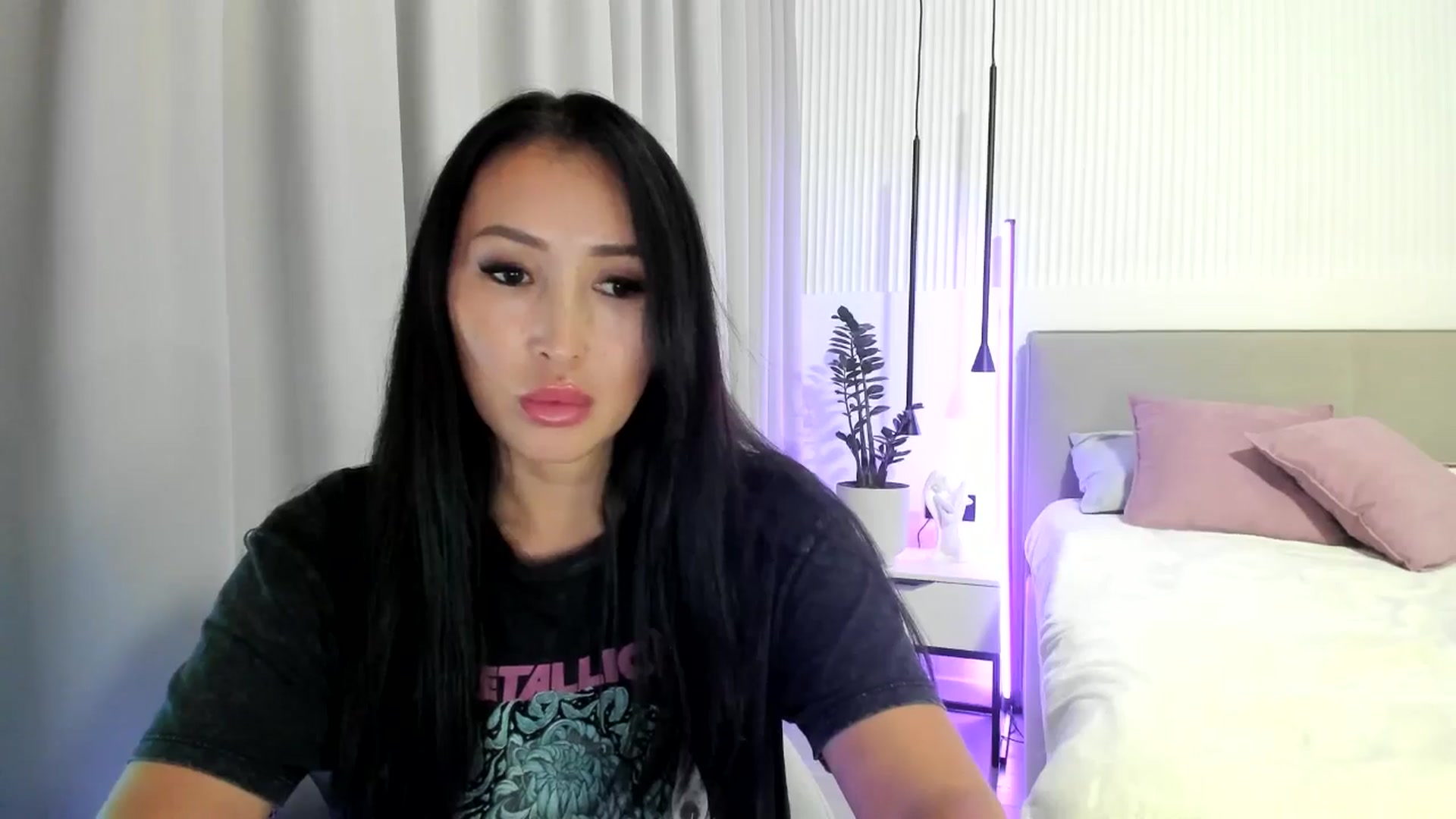 Gallery image thumbnail from JuicyCat's myfreecams stream on, 10/26/2024, 19:38 image 6 of 20