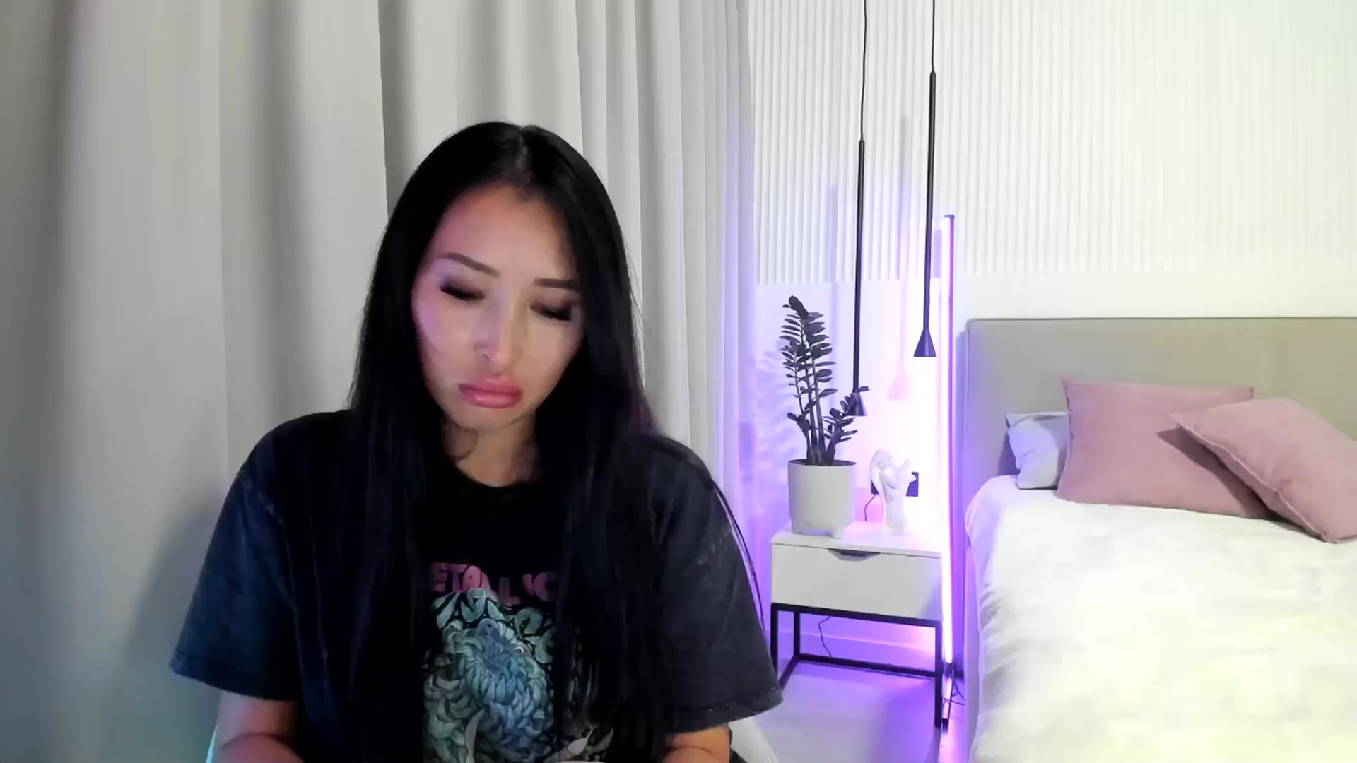 Gallery image thumbnail from JuicyCat's myfreecams stream on, 10/26/2024, 19:38 image 14 of 20