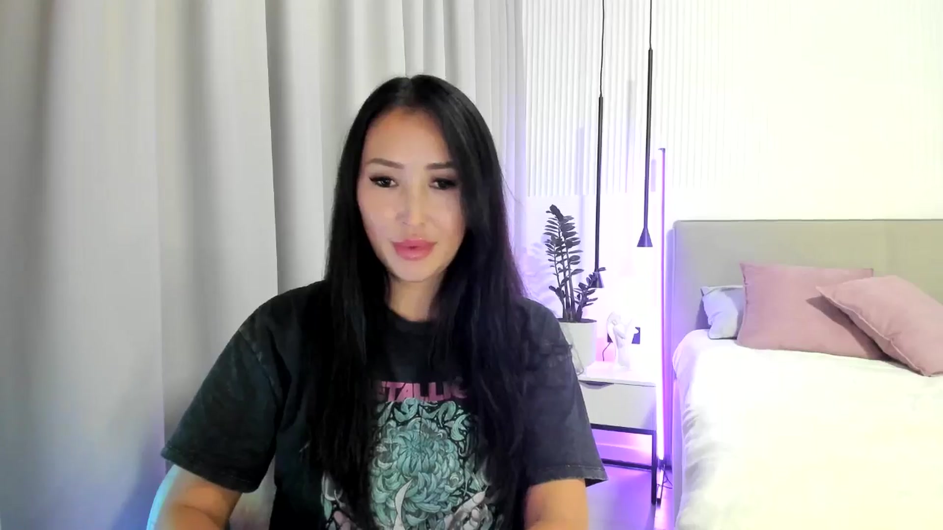 Gallery image thumbnail from JuicyCat's myfreecams stream on, 10/26/2024, 19:38 image 10 of 20