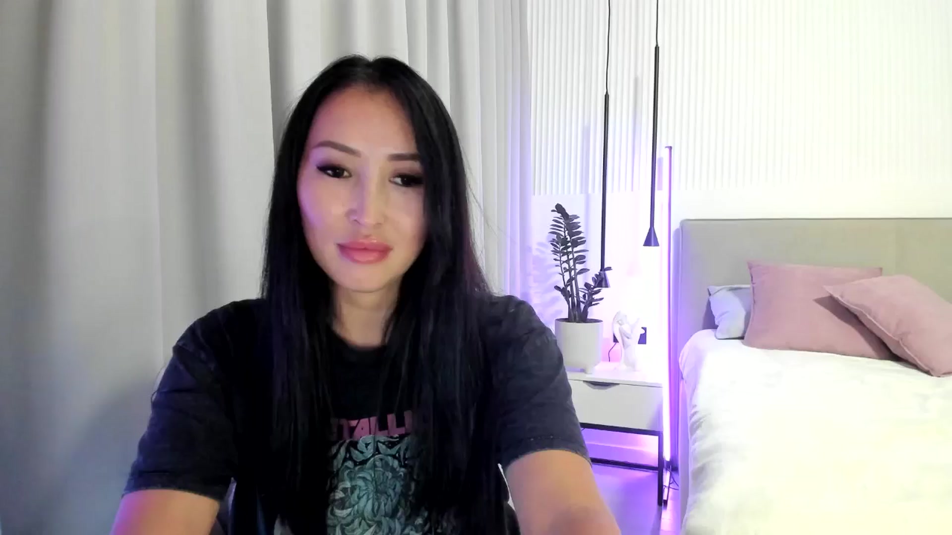 Gallery image thumbnail from JuicyCat's myfreecams stream on, 10/26/2024, 19:38 image 8 of 20