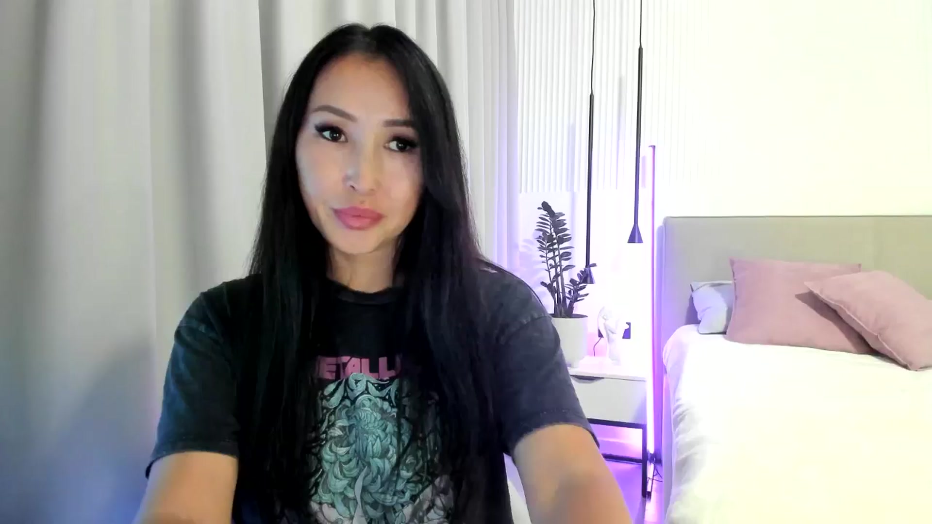Gallery image thumbnail from JuicyCat's myfreecams stream on, 10/26/2024, 19:38 image 16 of 20