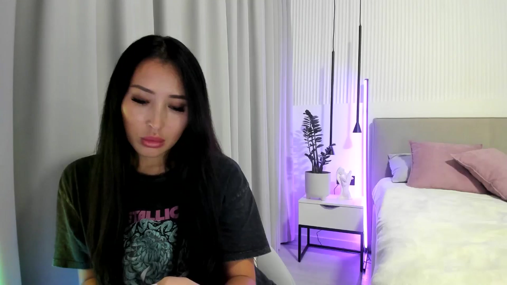 Gallery image thumbnail from JuicyCat's myfreecams stream on, 10/26/2024, 19:38 image 20 of 20