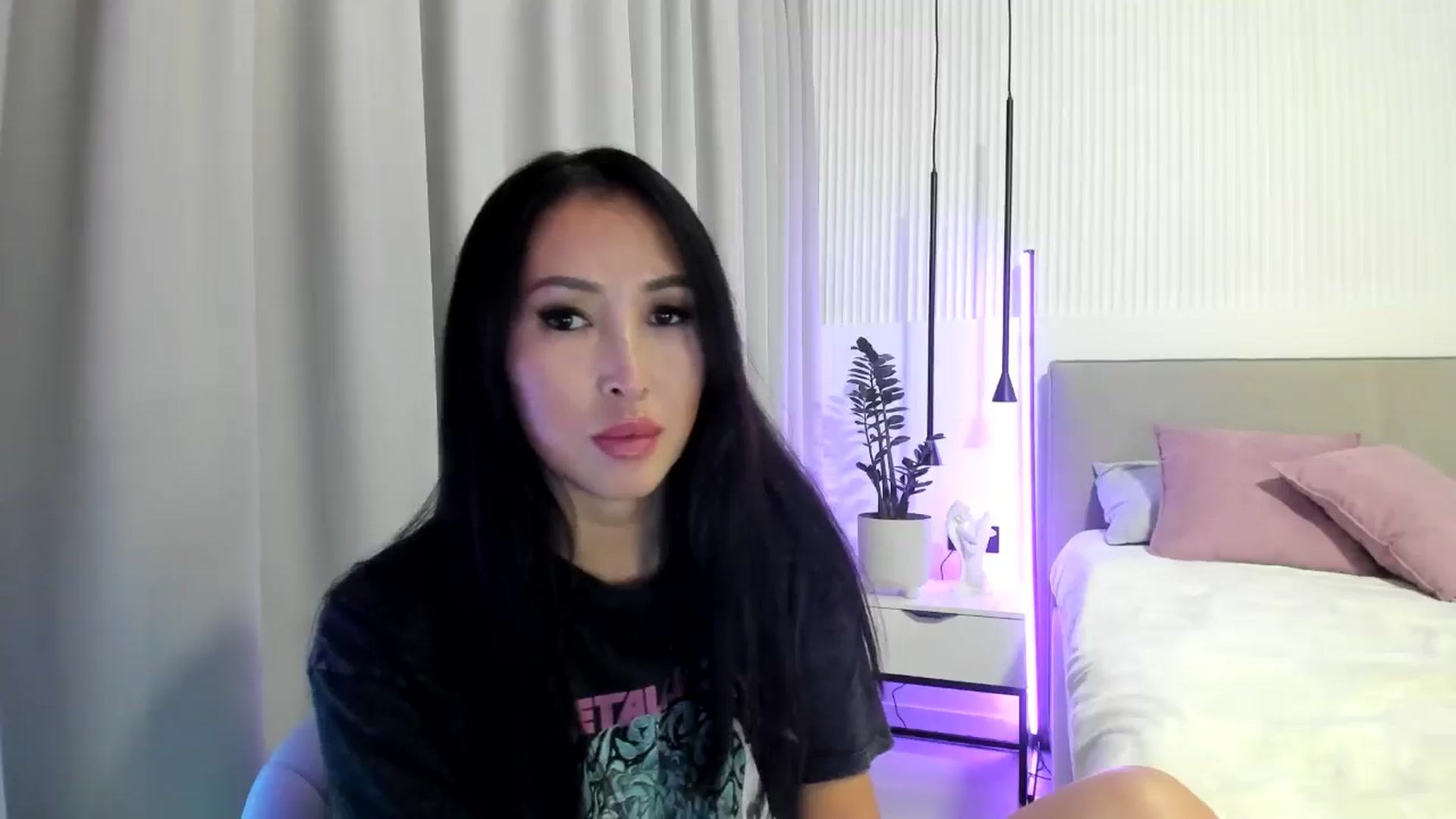Gallery image thumbnail from JuicyCat's myfreecams stream on, 10/26/2024, 19:38 image 5 of 20