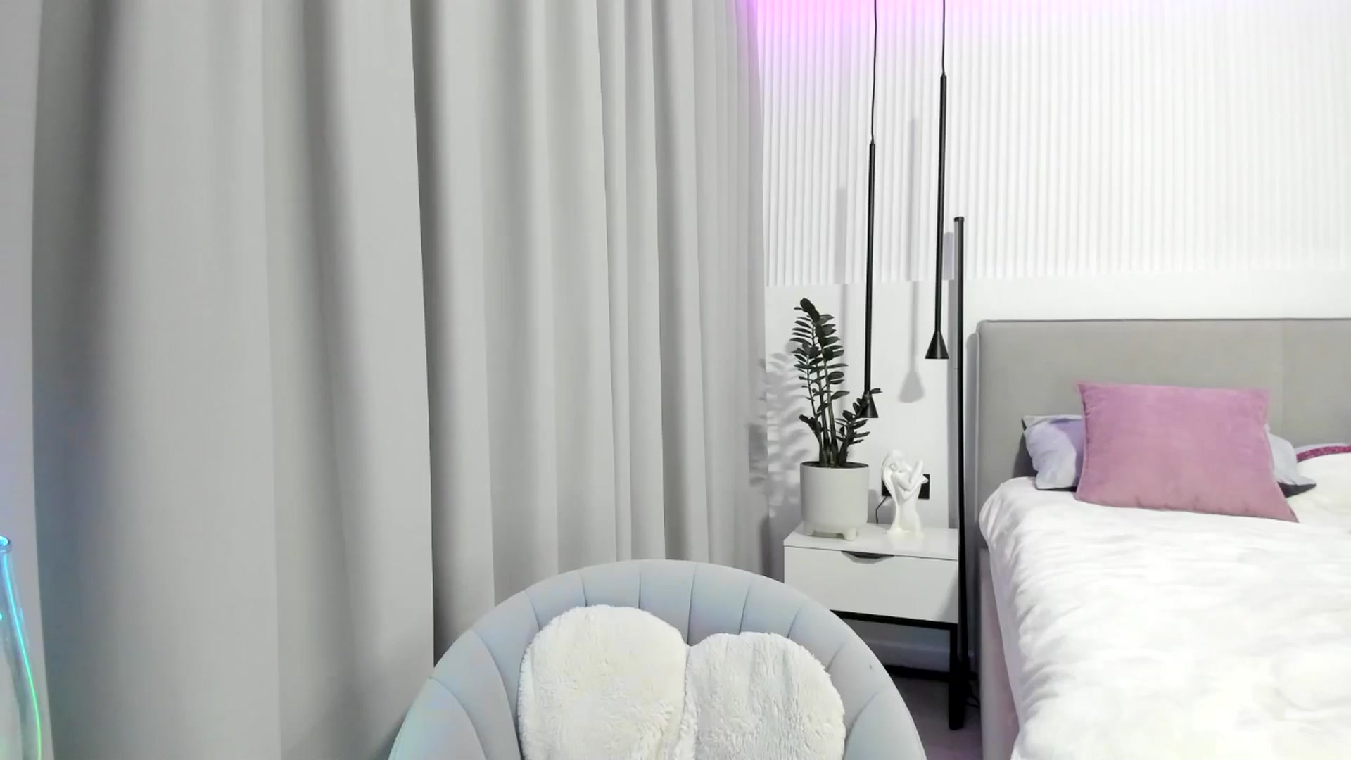 Gallery image thumbnail from JuicyCat's myfreecams stream on, 10/26/2024, 22:12 image 11 of 20