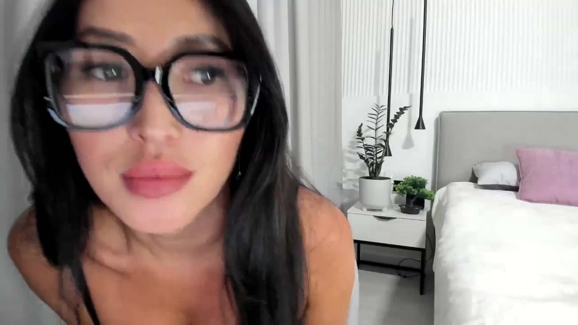 Gallery image thumbnail from JuicyCat's myfreecams stream on, 10/30/2024, 20:35 image 14 of 20