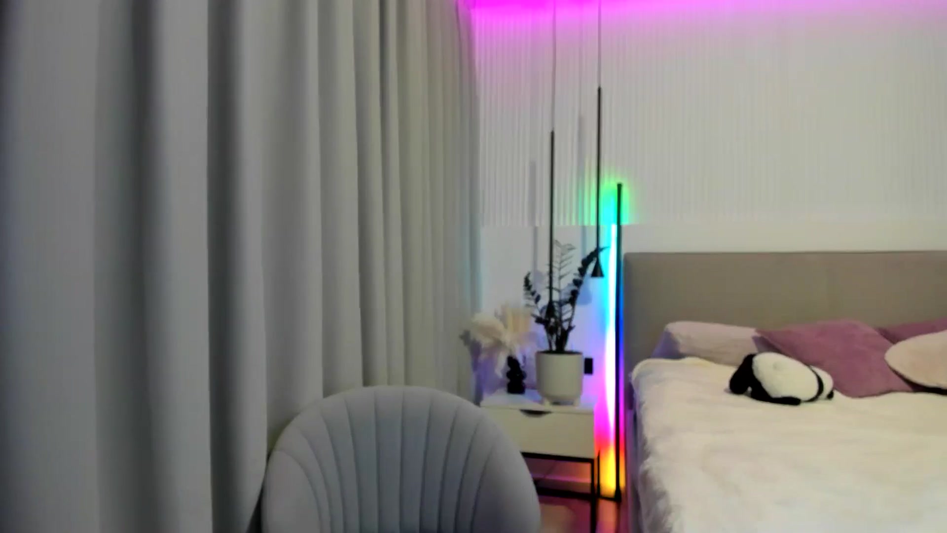 Gallery image thumbnail from JuicyCat's myfreecams stream on, 11/23/2024, 21:23 image 18 of 20