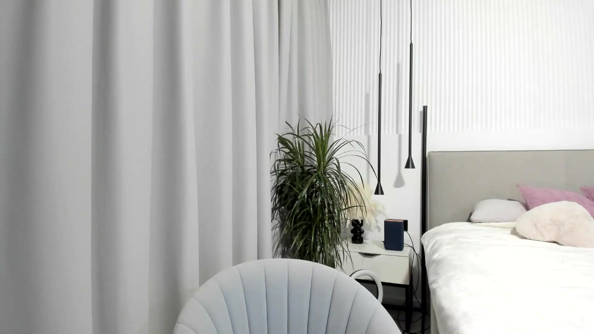 Gallery image thumbnail from JuicyCat's myfreecams stream on, 11/25/2024, 20:31 image 1 of 20